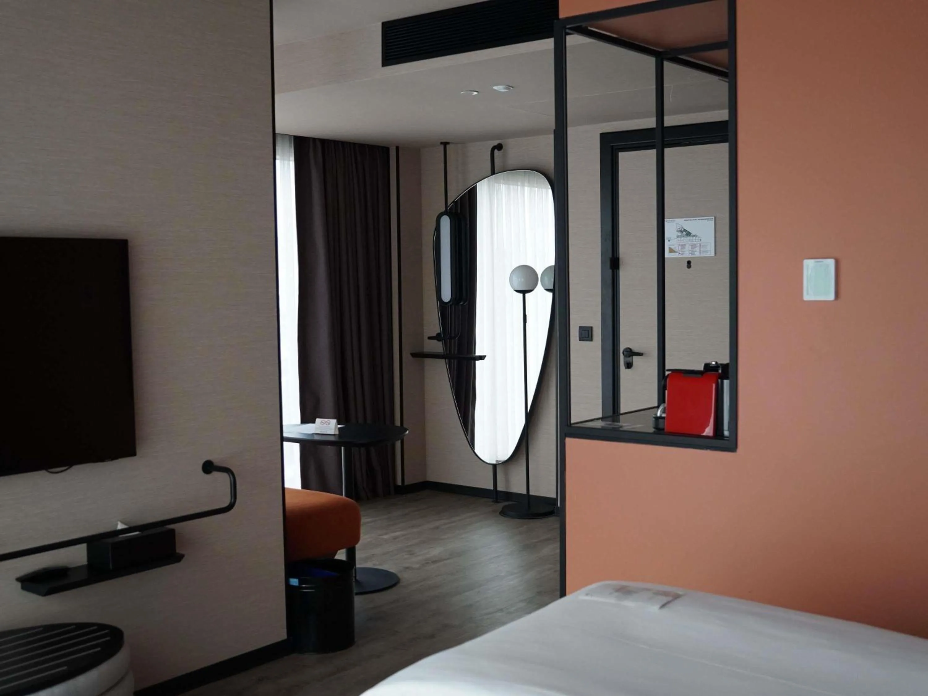 Bedroom, Bed in Novotel Istanbul Bomonti