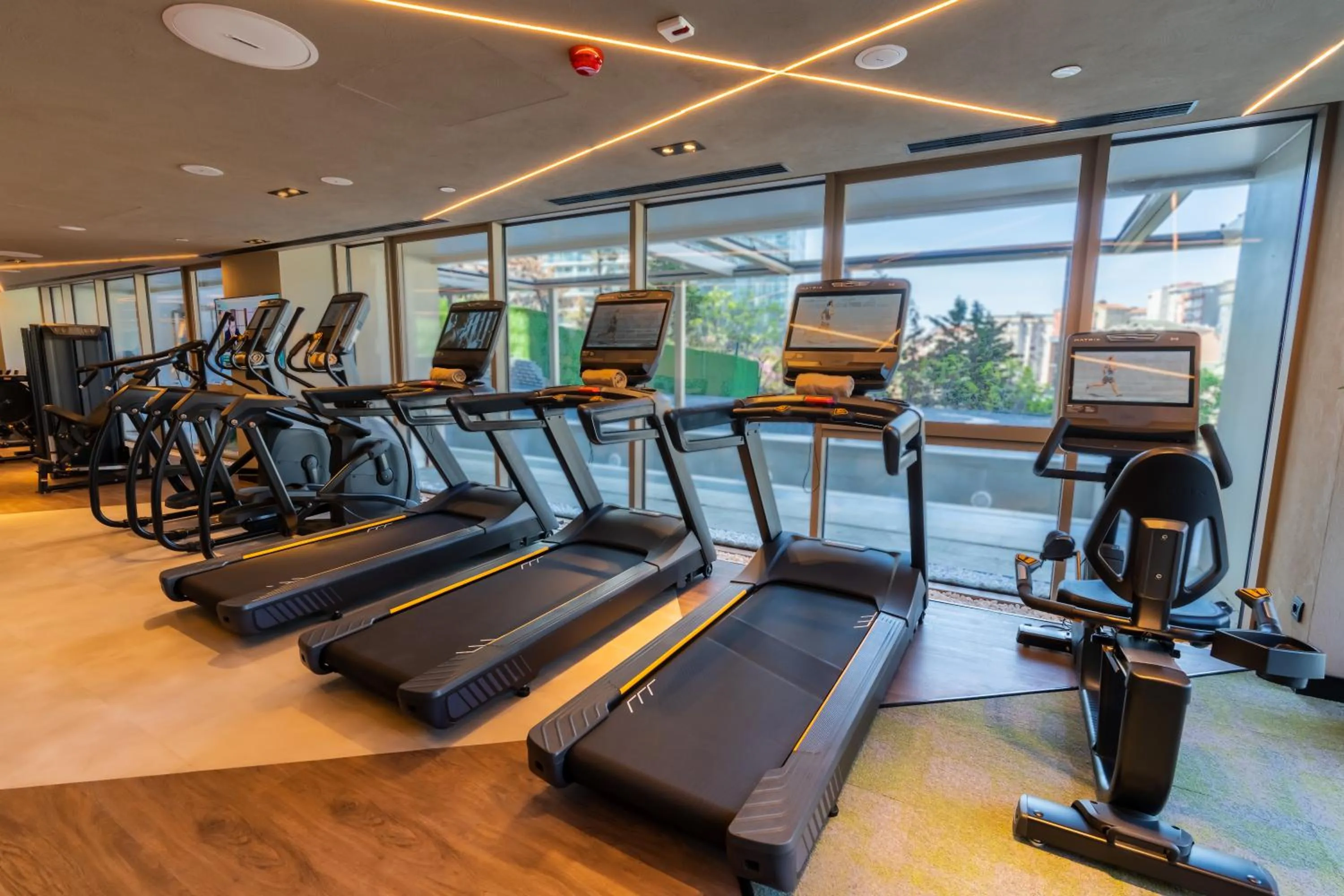 Fitness centre/facilities in Novotel Istanbul Bomonti