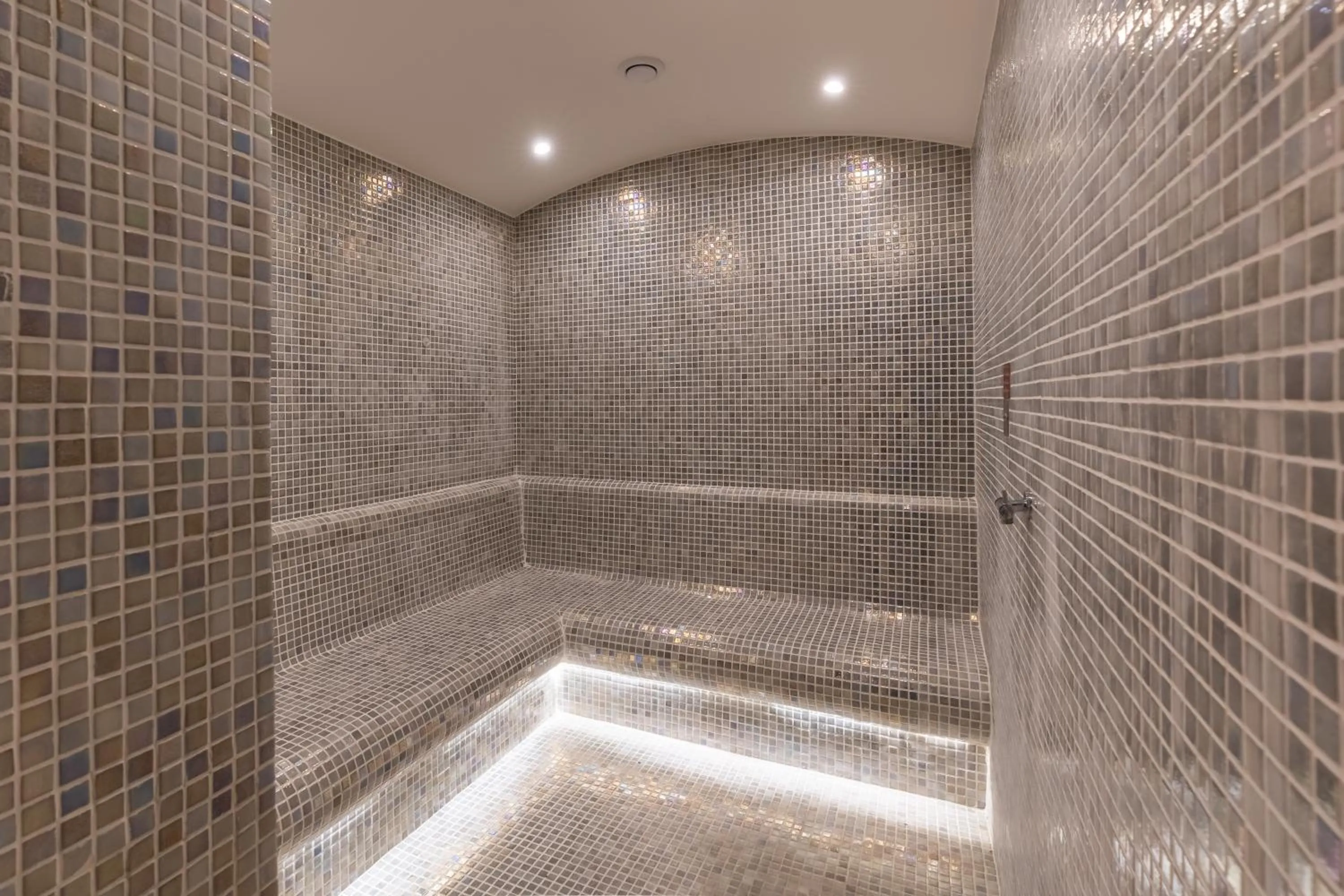 Steam room in Novotel Istanbul Bomonti