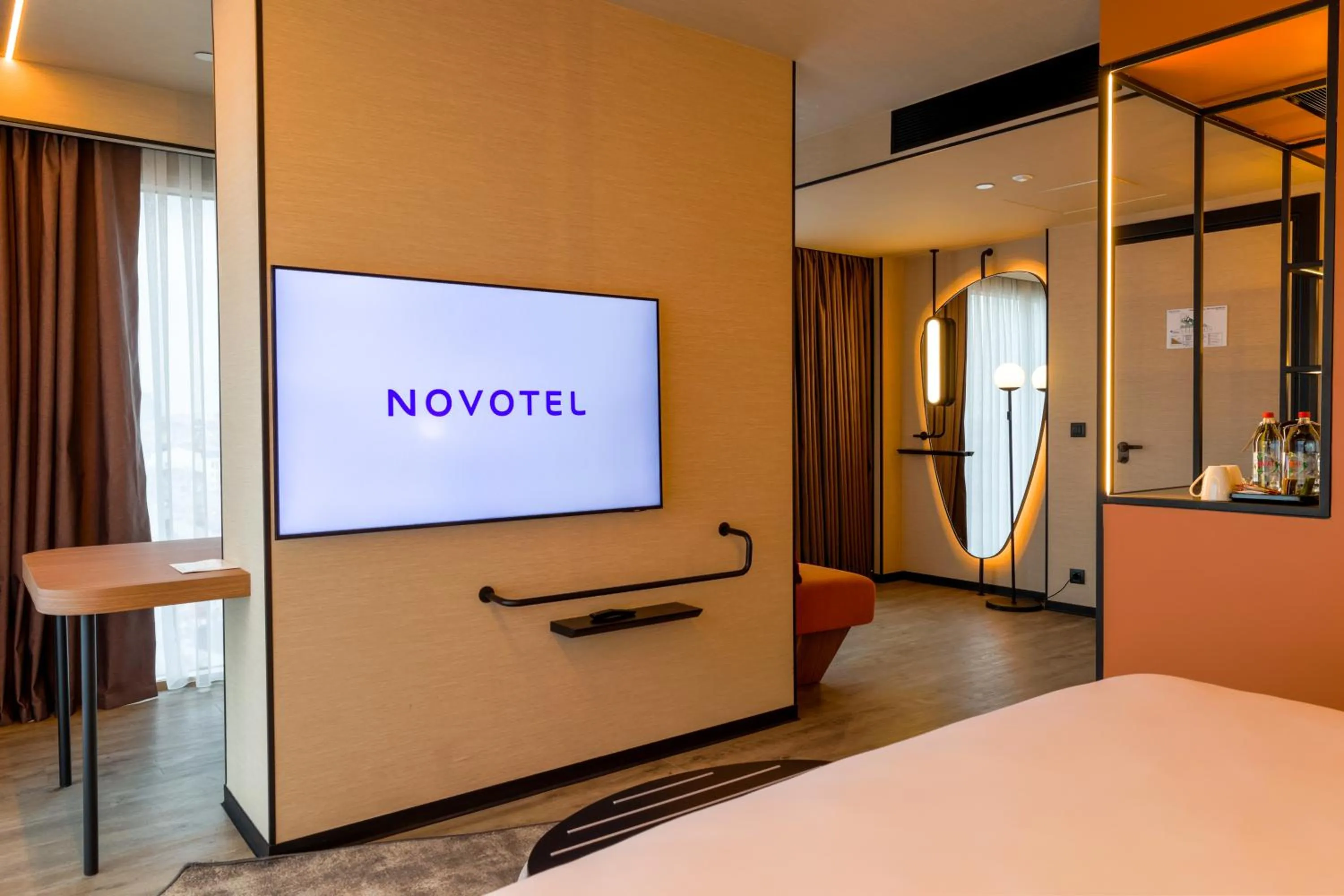 TV and multimedia, Bed in Novotel Istanbul Bomonti