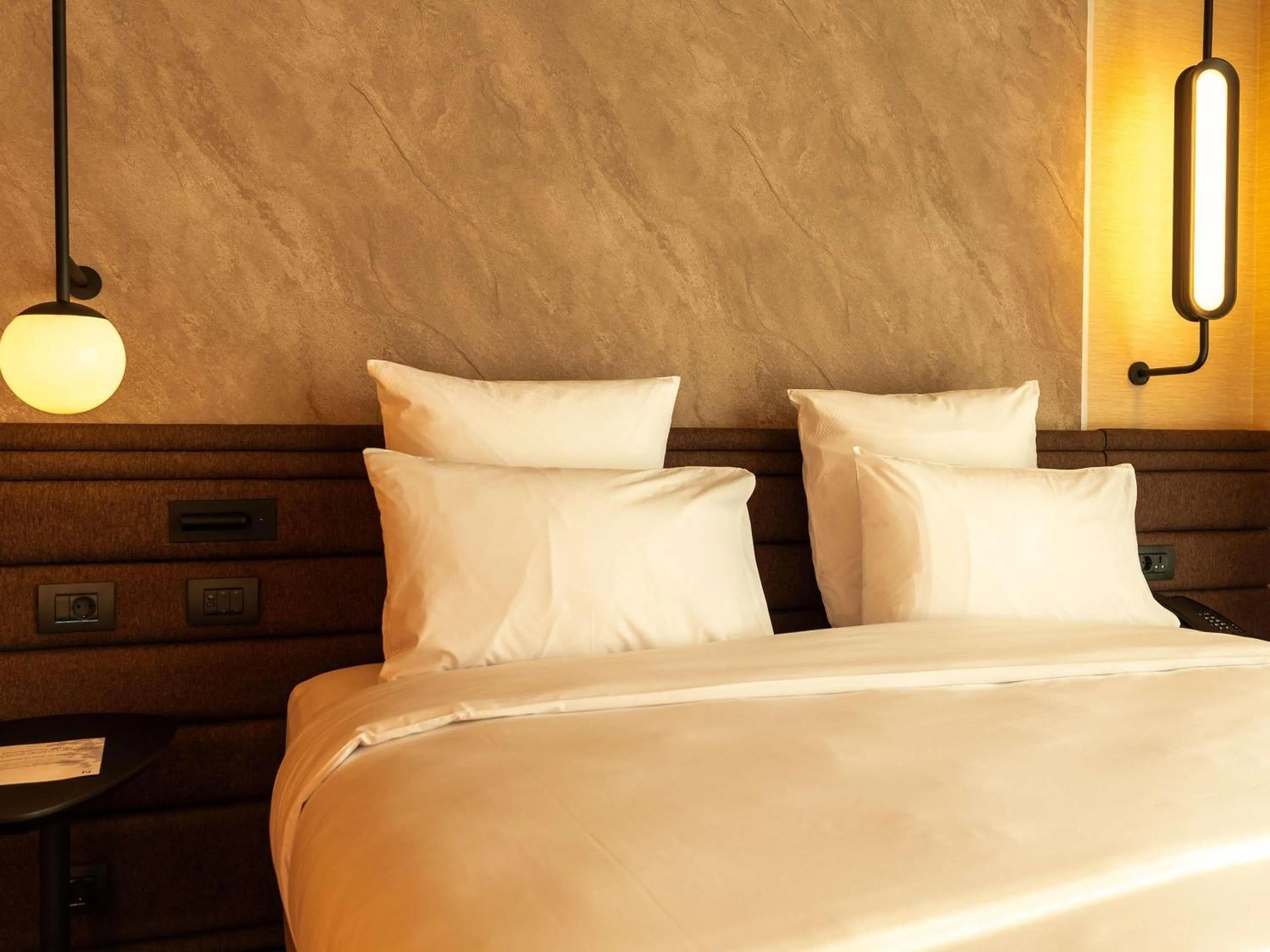 Bedroom, Bed in Novotel Istanbul Bomonti