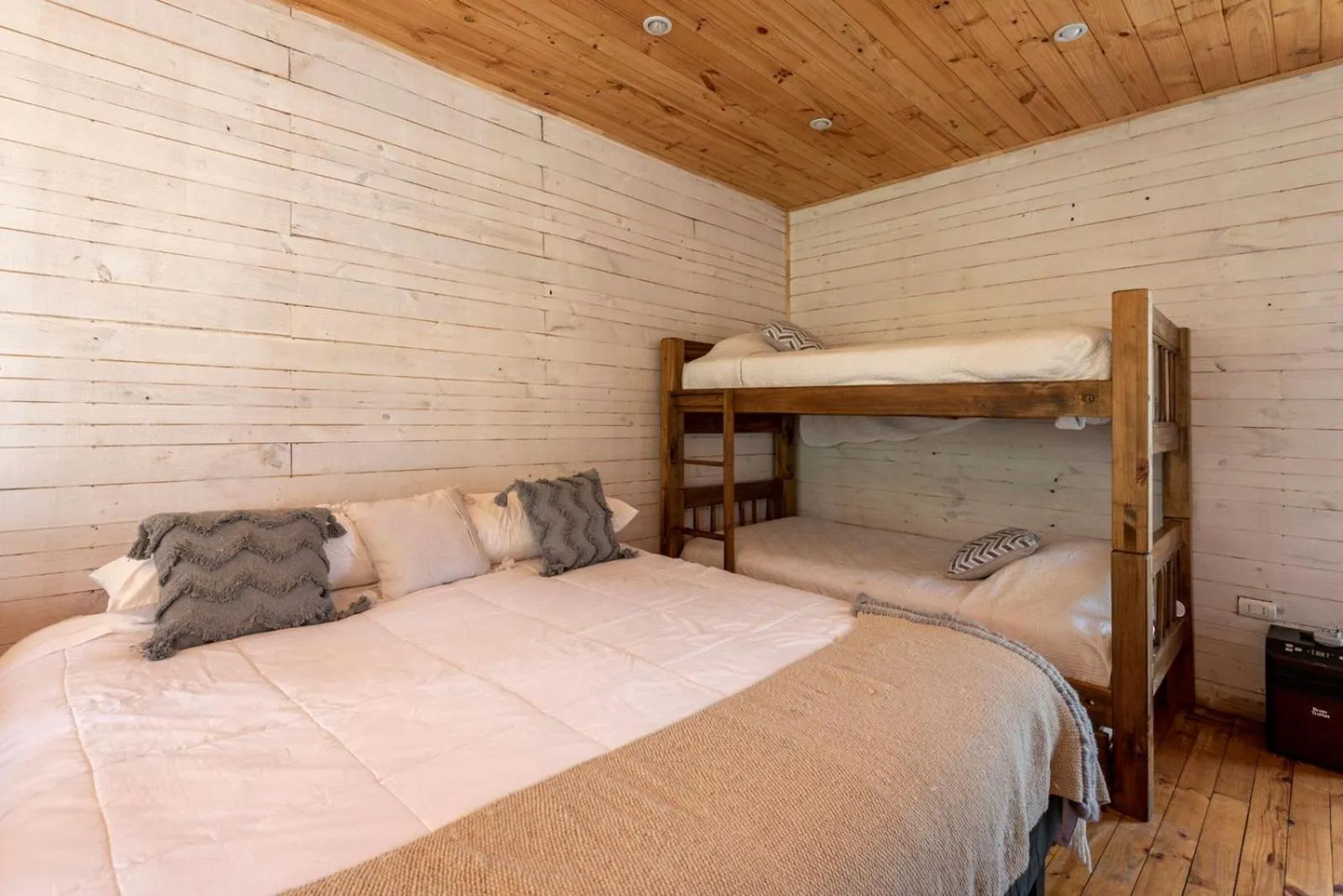 Bed in Tripanko Lodge & Bungalows