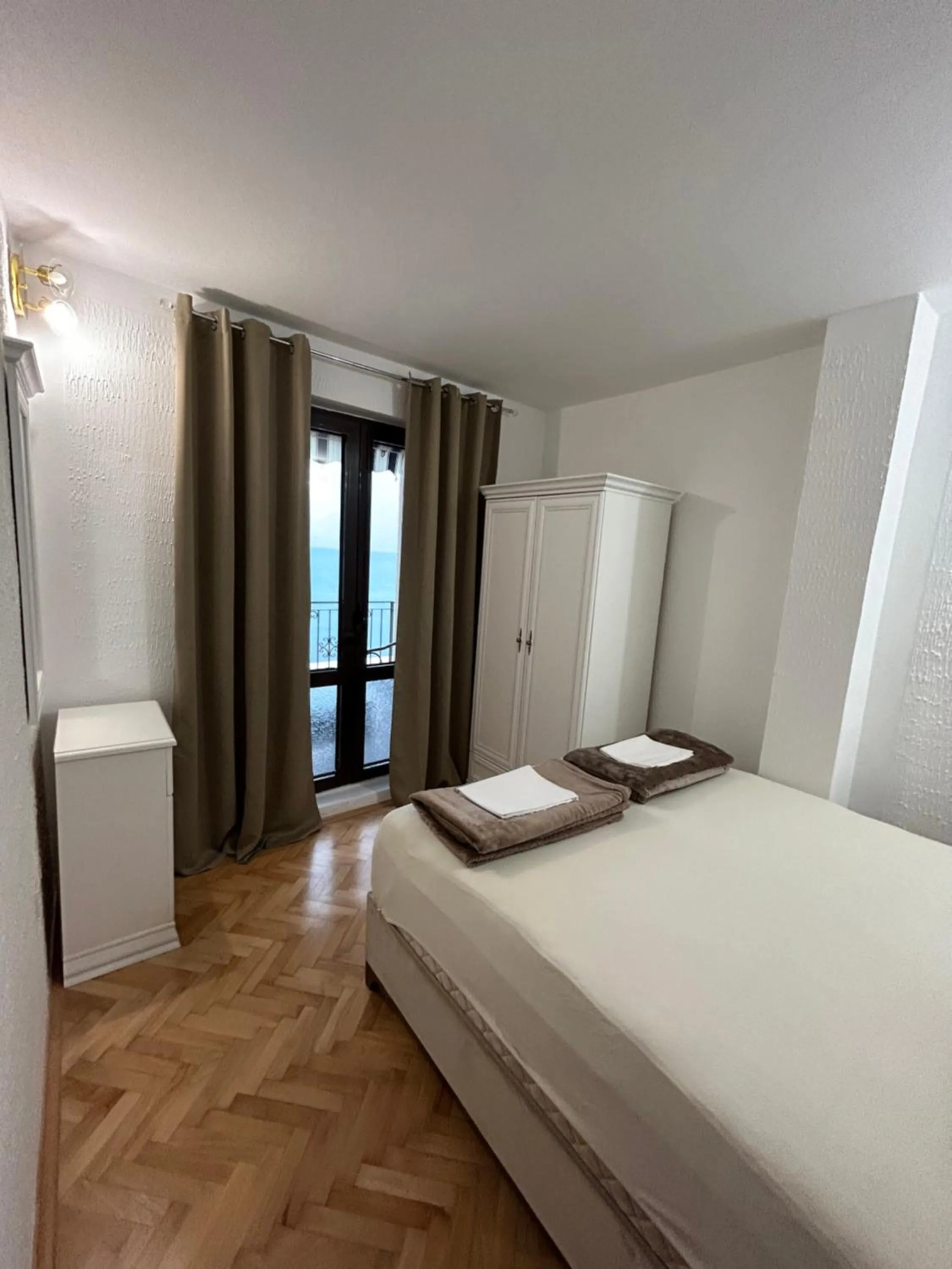 Bedroom, Bed in Apartments Dijana