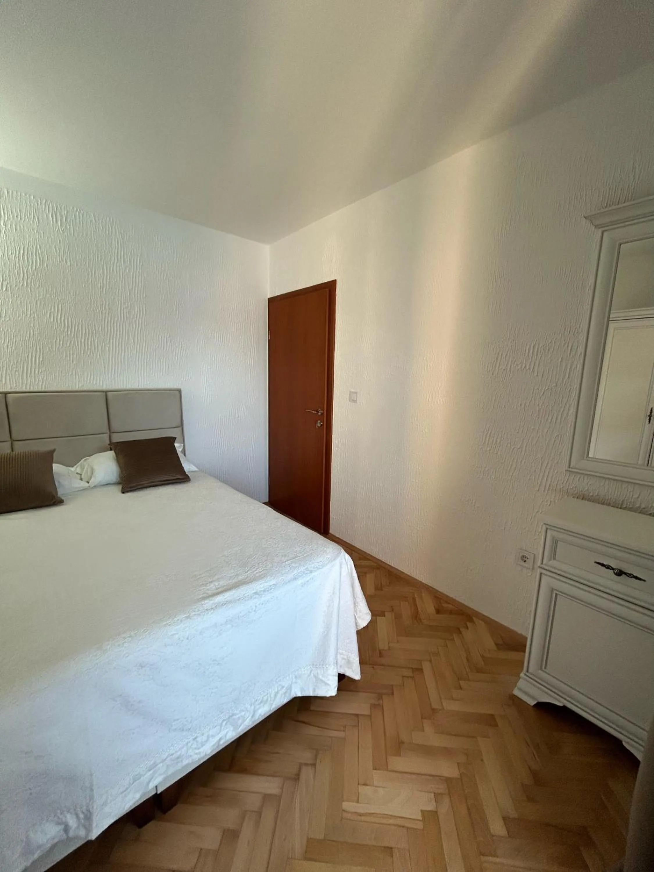 Bedroom, Bed in Apartments Dijana