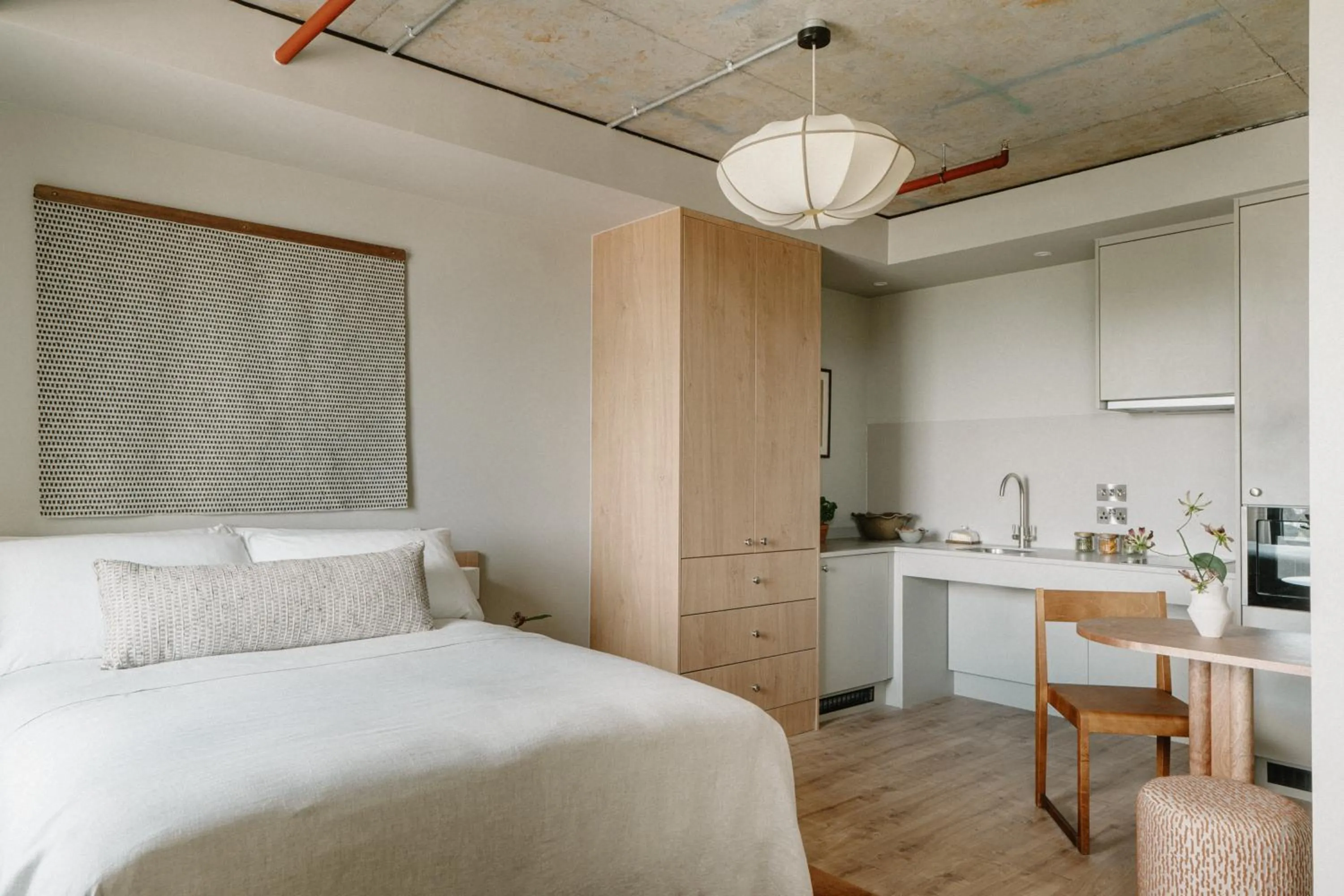 Photo of the whole room, Bed in Mason & Fifth, Westbourne Park