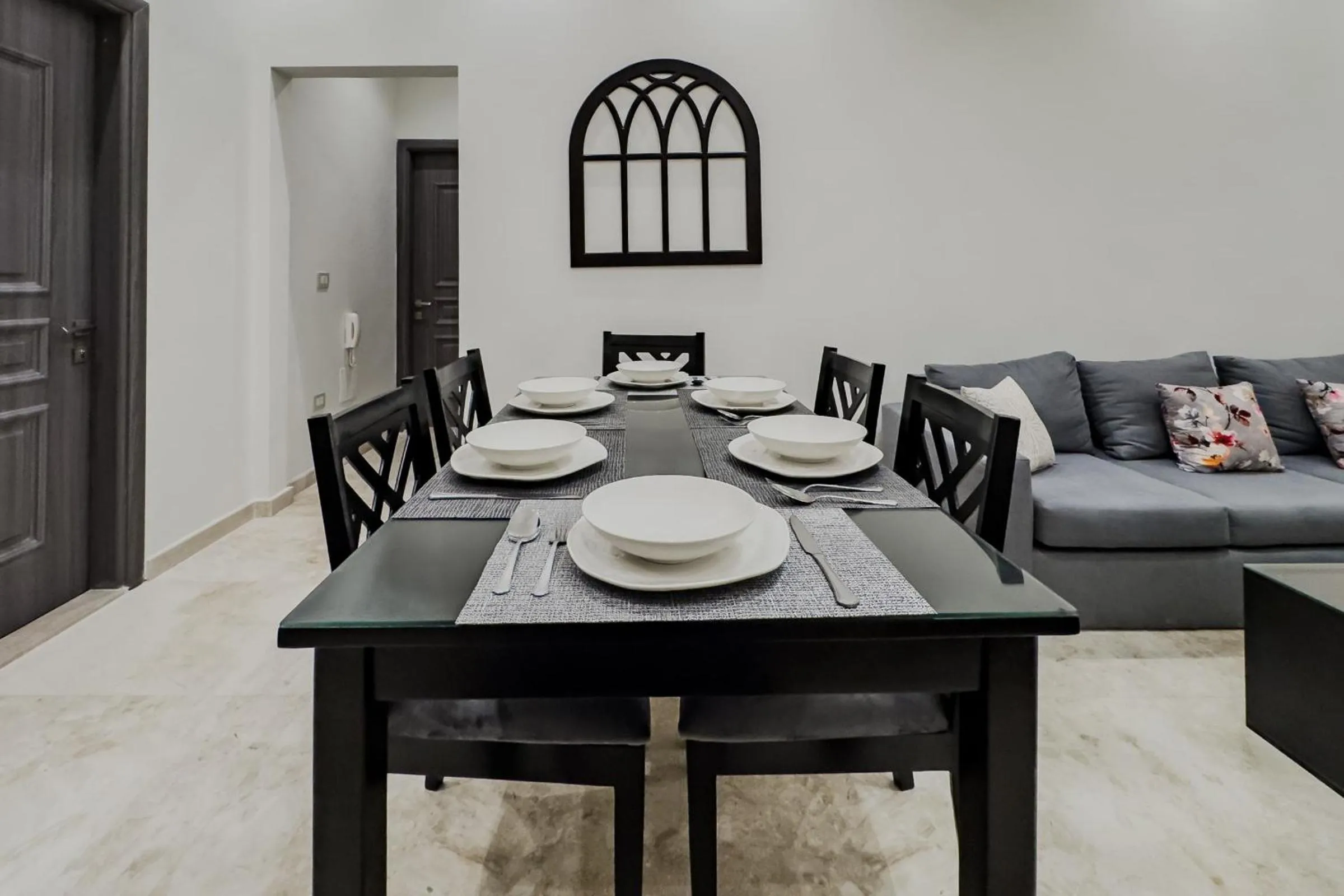 Trendy & Tidy 2BDR Apt 5 min To CAI Airport