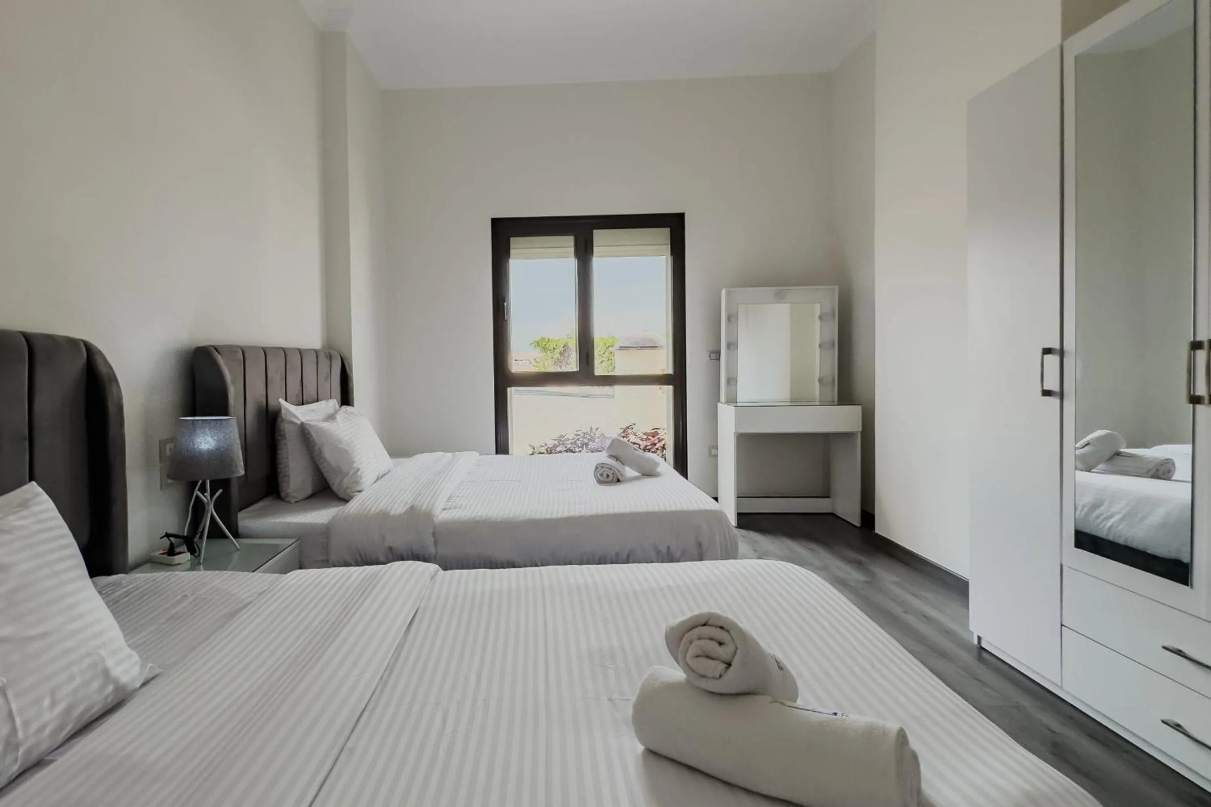 Trendy & Tidy 2BDR Apt 5 min To CAI Airport