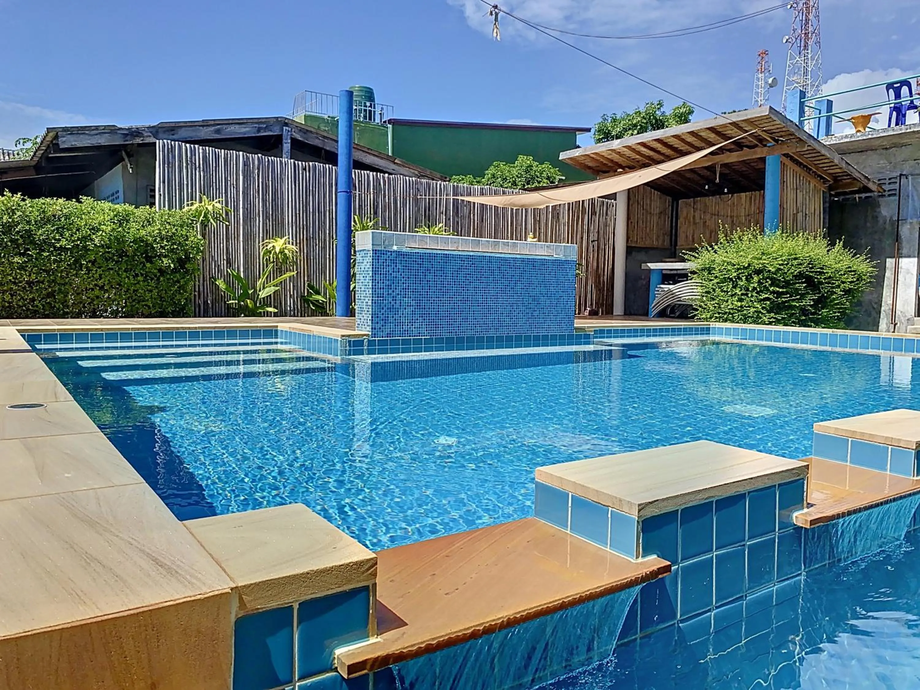 Swimming pool in Sunanta Bungalow