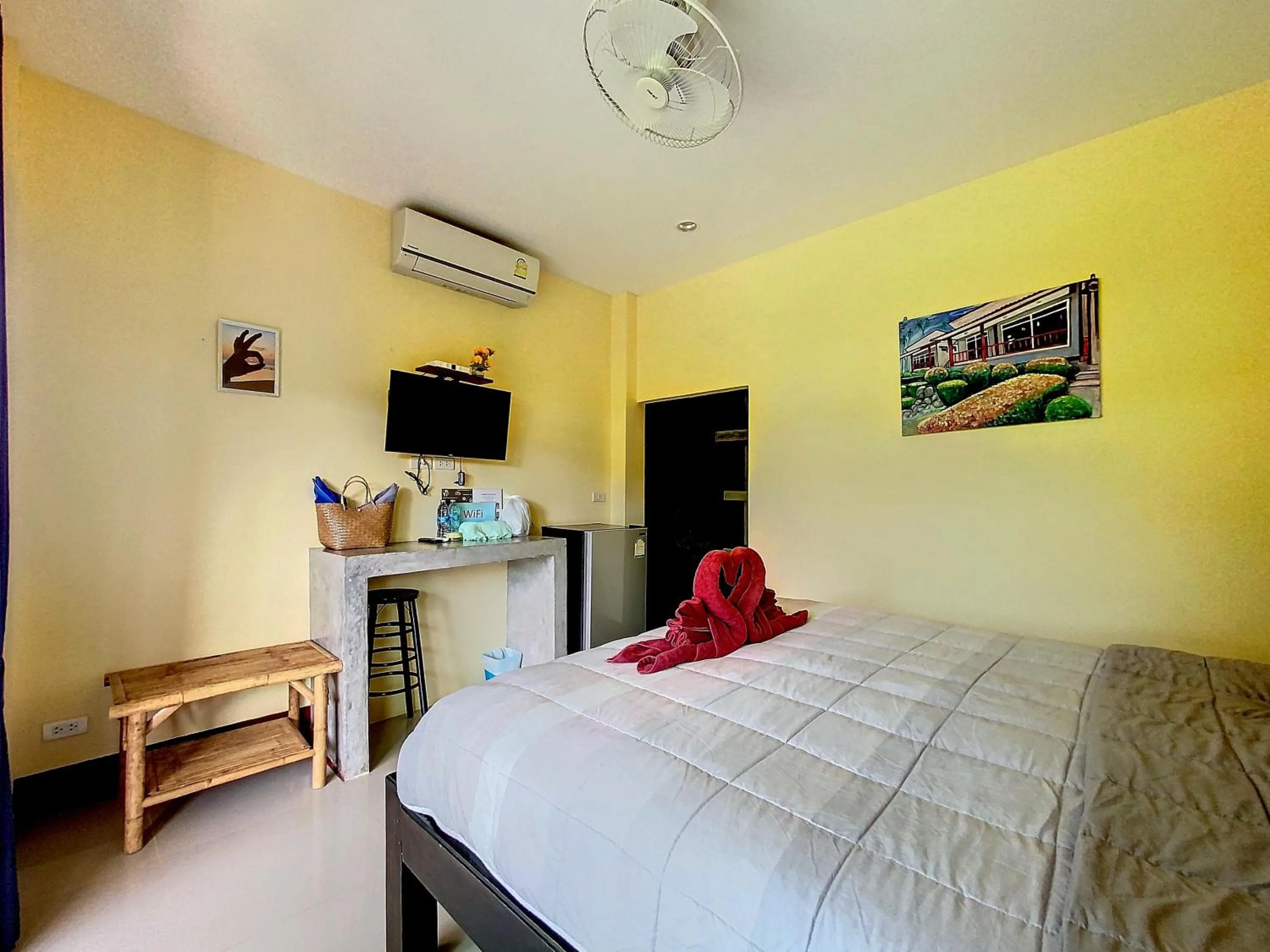 TV and multimedia, Bed in Sunanta Bungalow