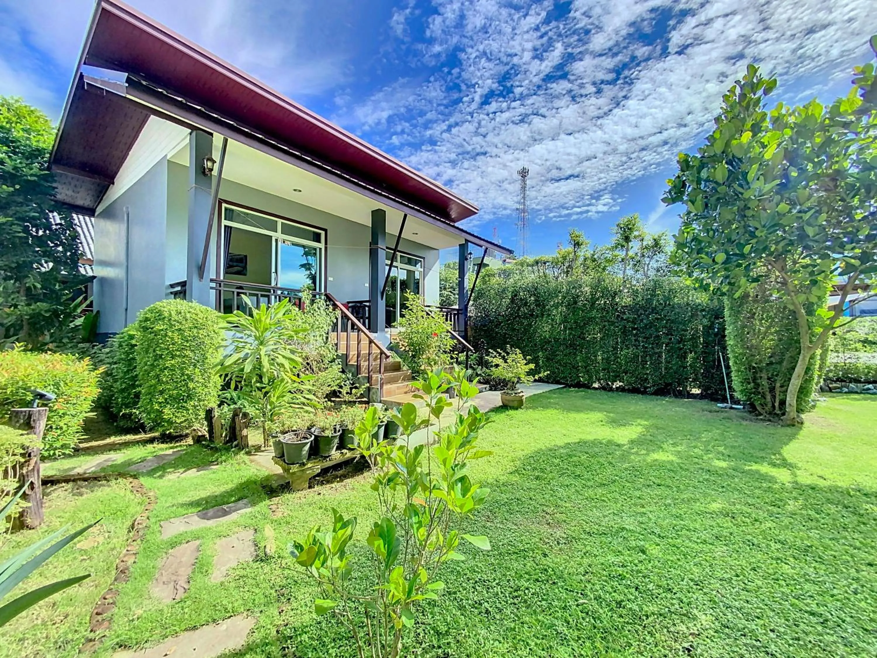 Garden in Sunanta Bungalow