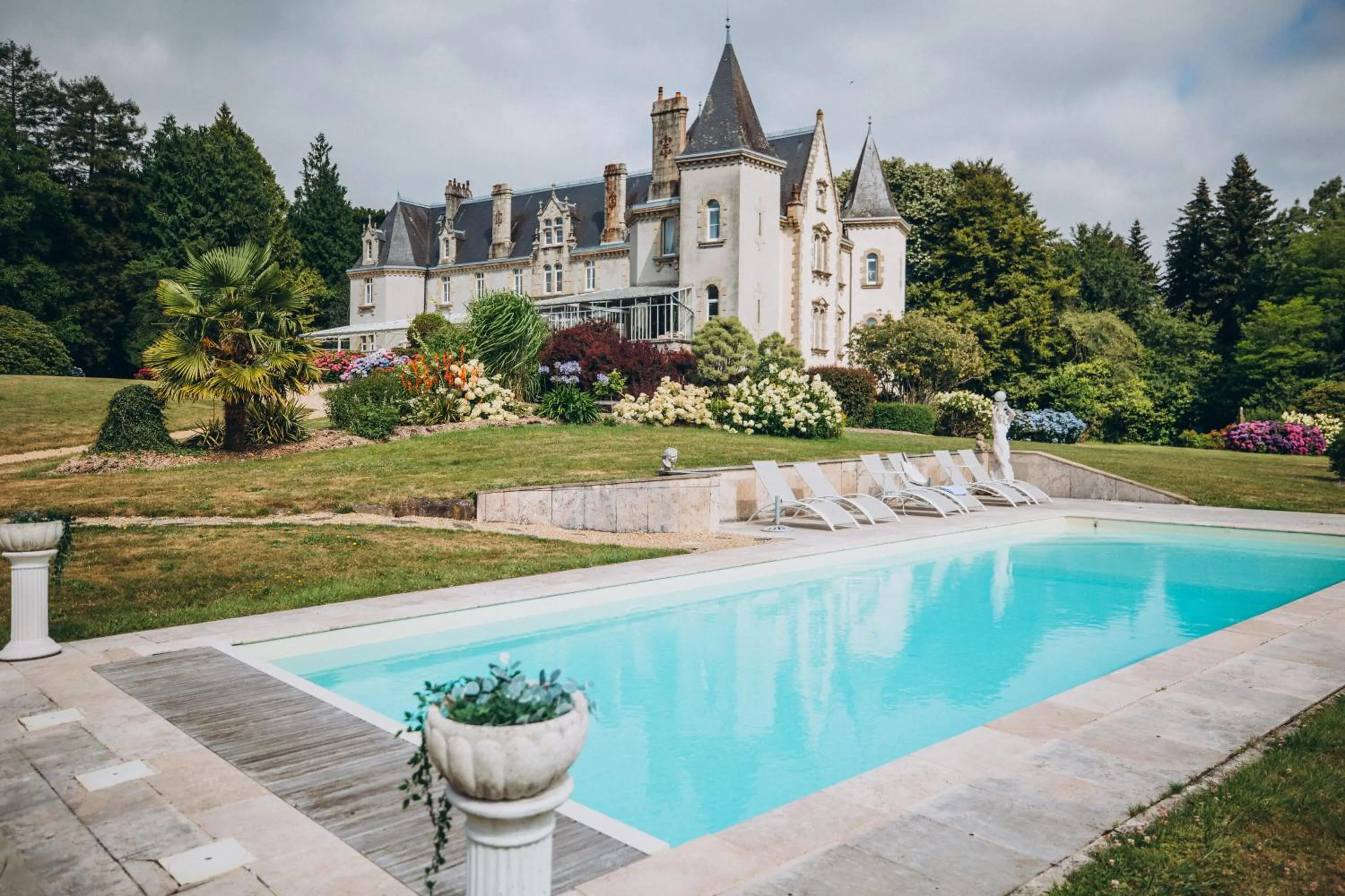 Swimming pool in Château de KERVOAZEC - Chambres d'hôtes