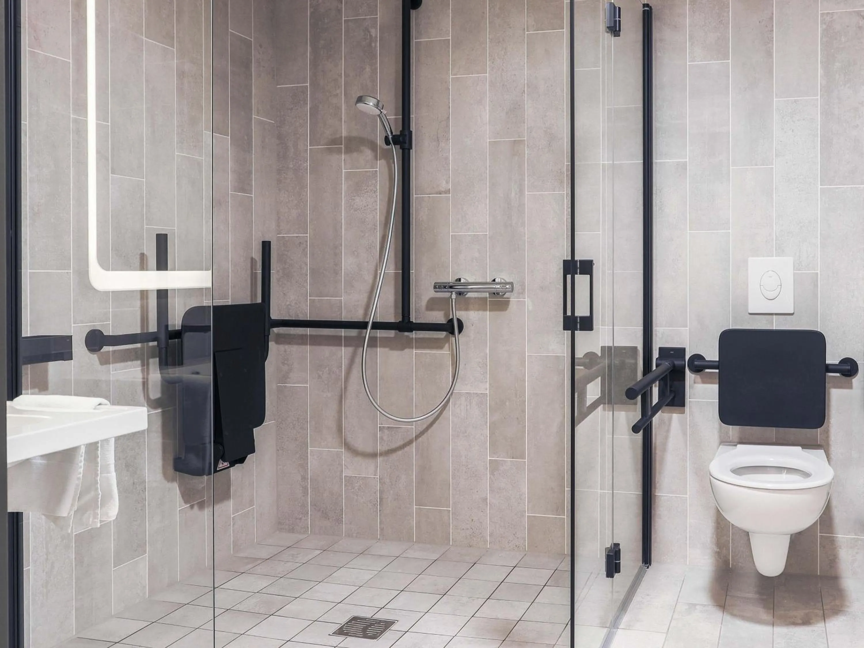 Bathroom in B&B HOTEL Bruchsal-Karlsdorf