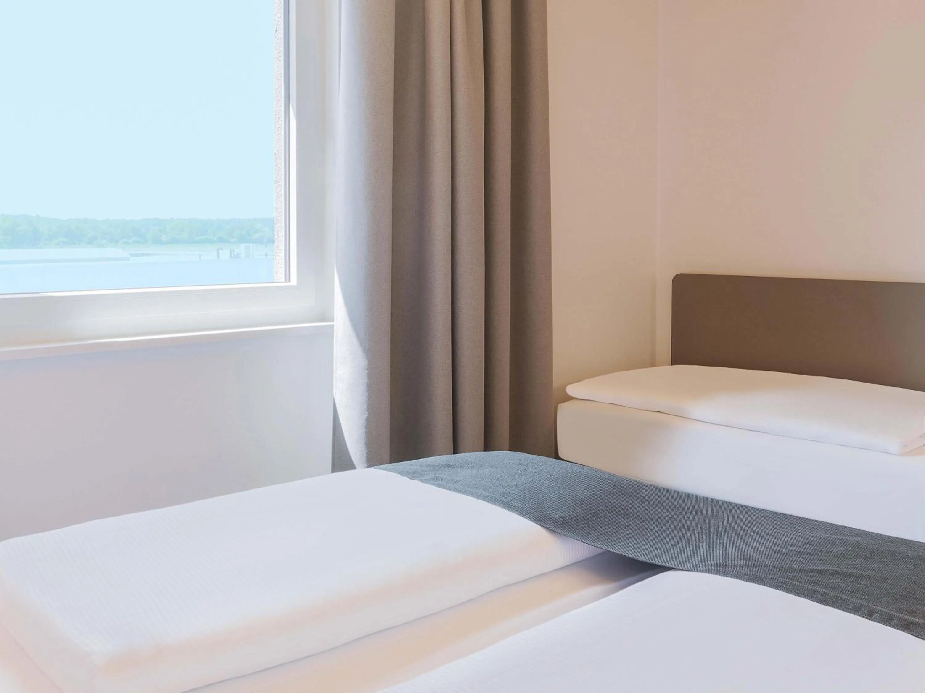 Photo of the whole room, Bed in B&B HOTEL Bruchsal-Karlsdorf