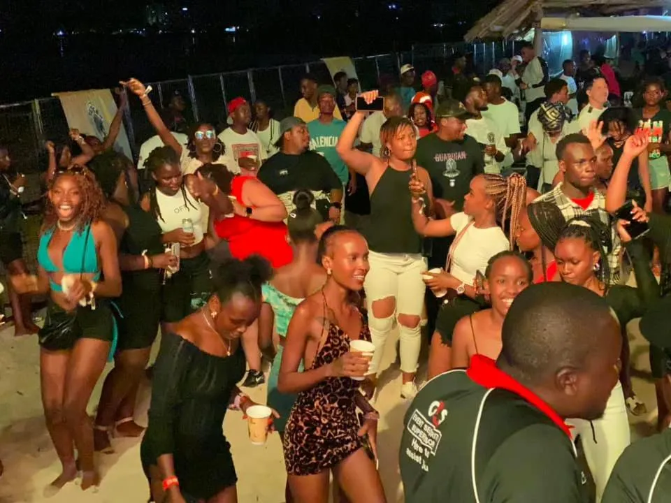 Evening entertainment in The New Big Tree Beach Resort
