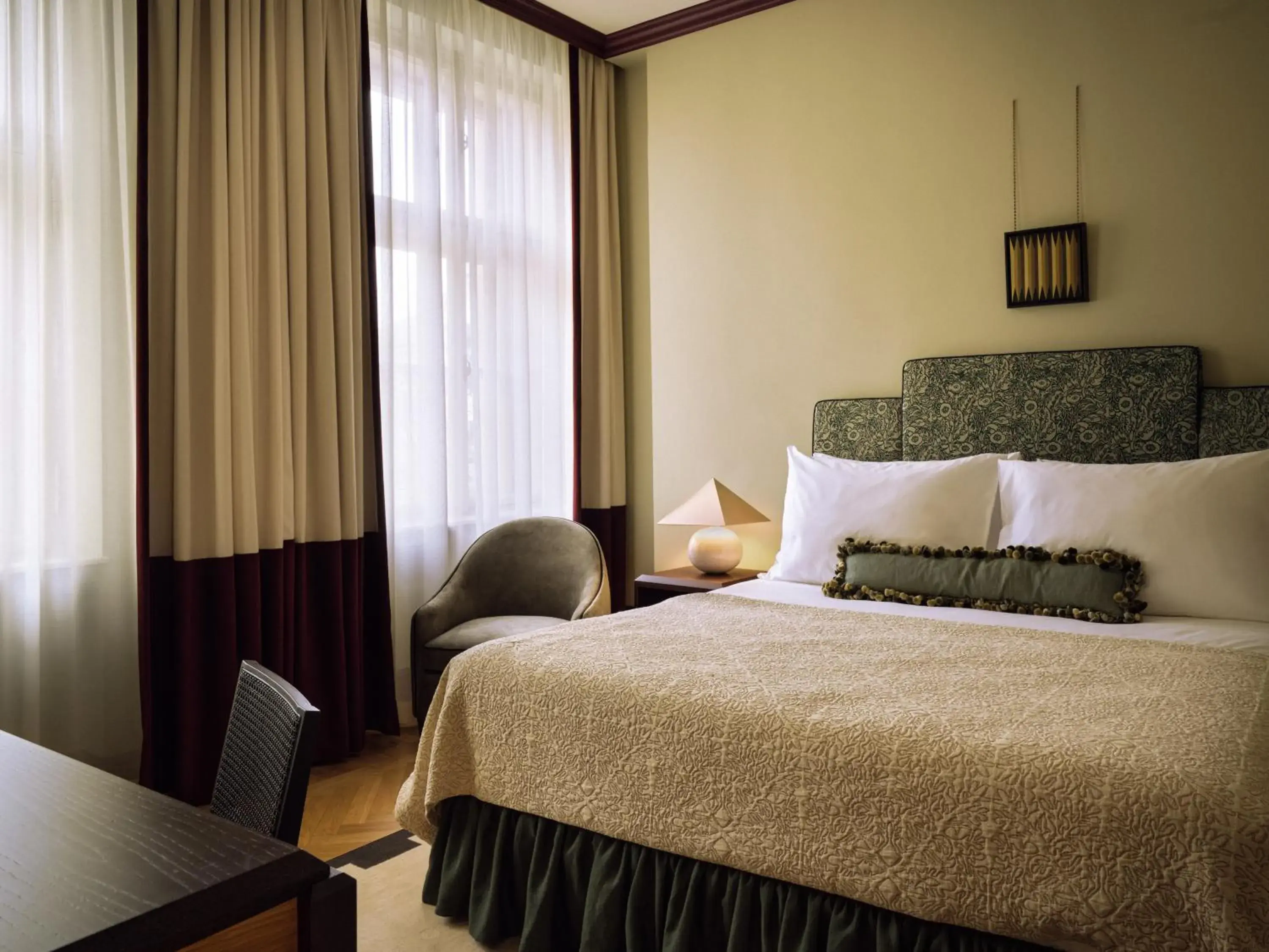 Bedroom, Bed in Sir Prague, part of Sircle Collection Bedroom, Bed in Sir Prague, part of Sircle Collection