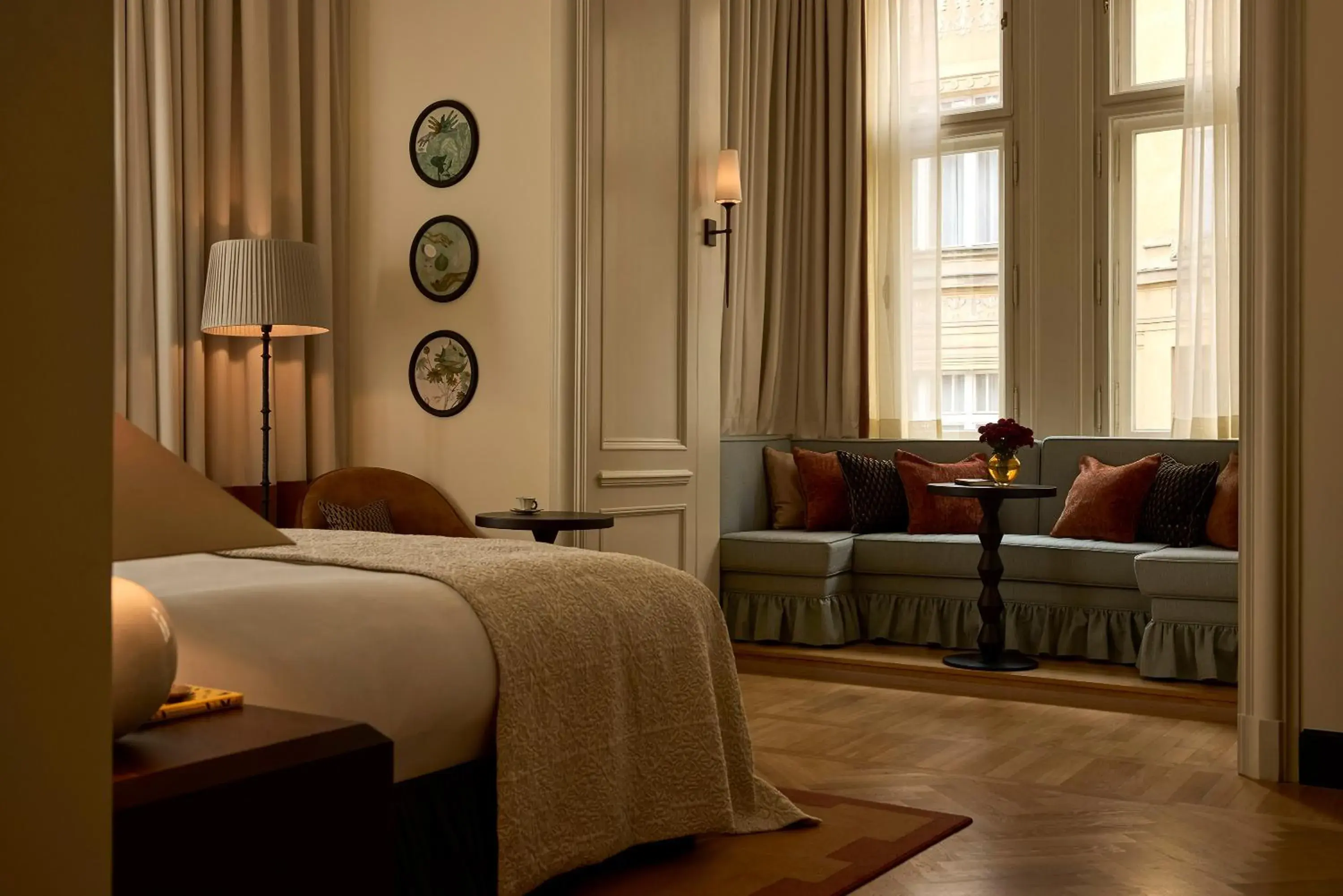 Photo of the whole room, Bed in Sir Prague, part of Sircle Collection Photo of the whole room, Bed in Sir Prague, part of Sircle Collection