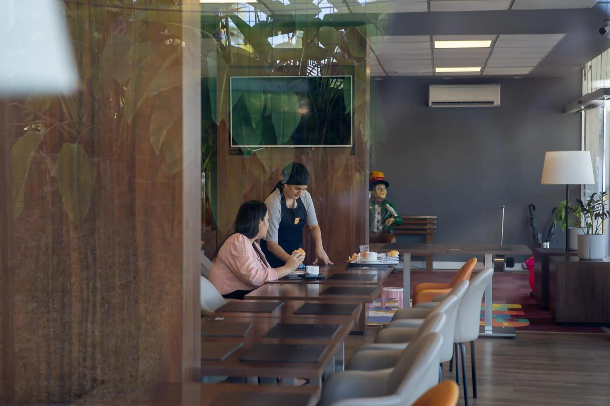 People in Hotel 10 Blumenau