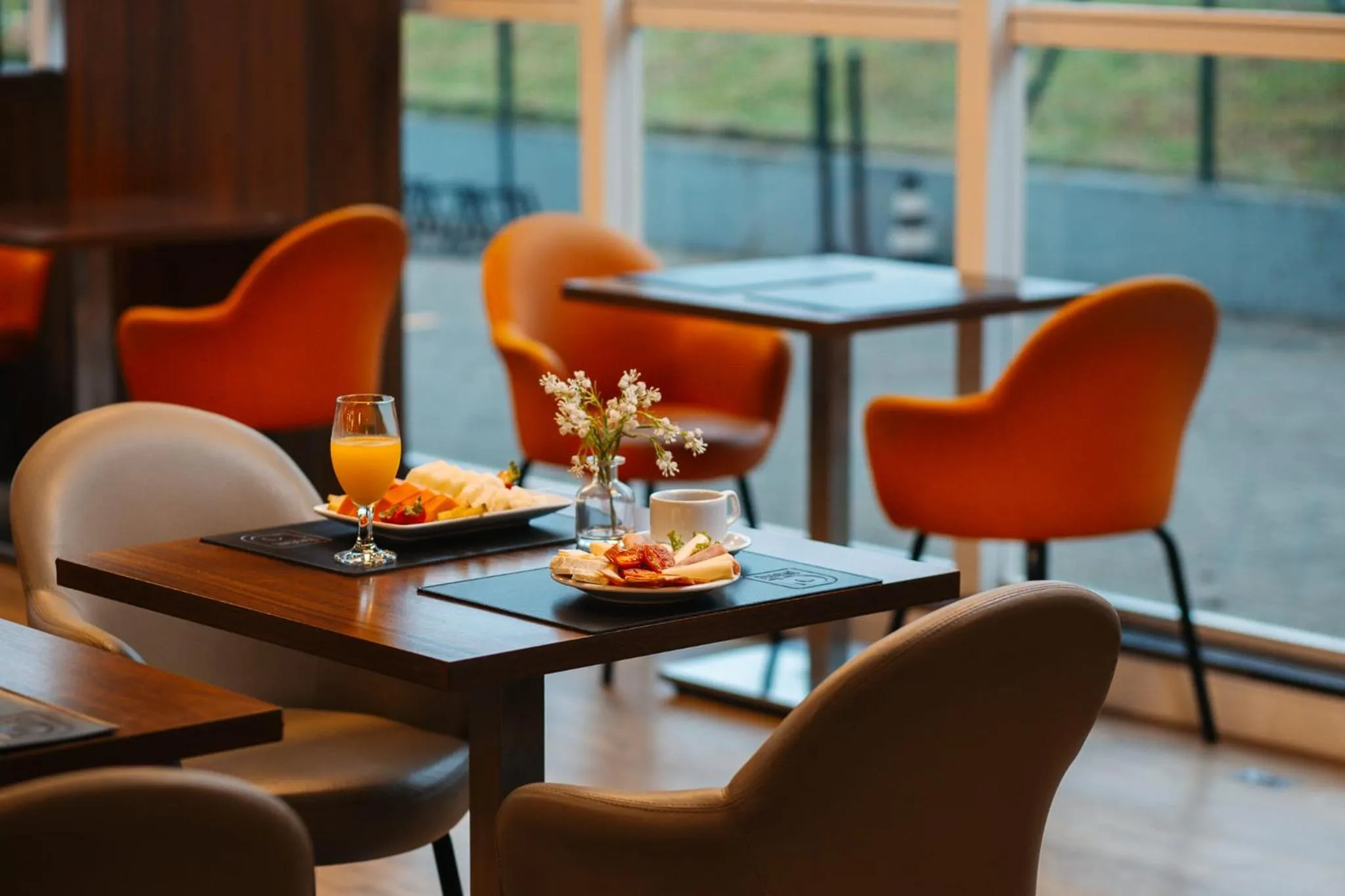 Dining area in Hotel 10 Blumenau