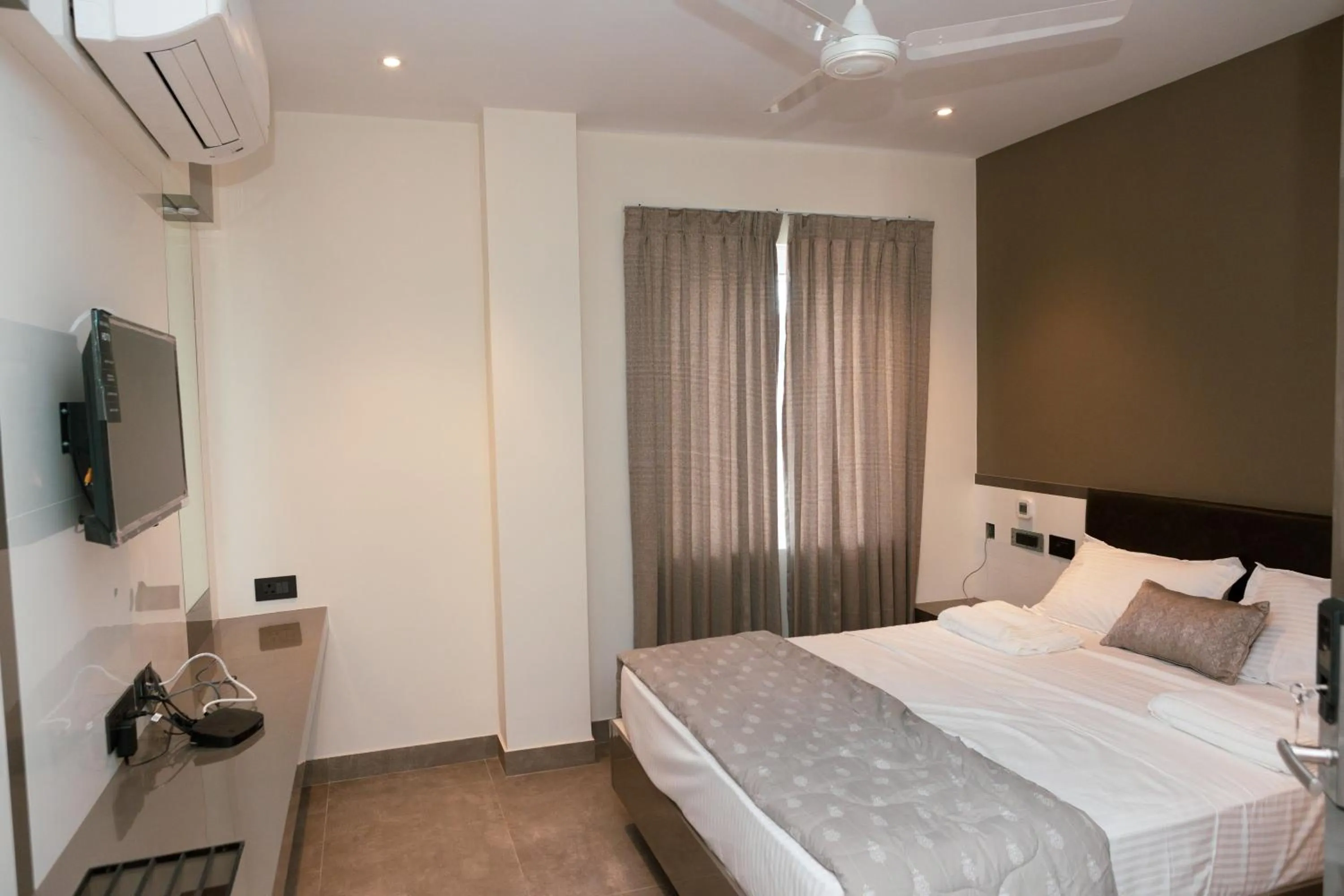 air conditioner, Bed in MAS Residency