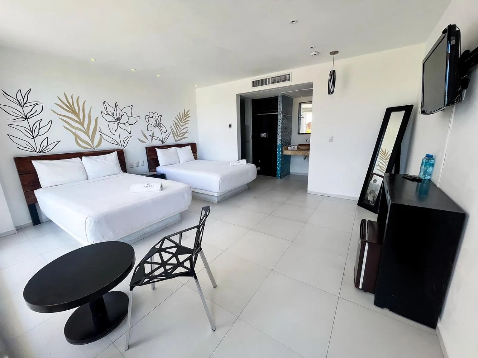 Photo of the whole room, Bed in Cache Hotel Boutique - Adults Only