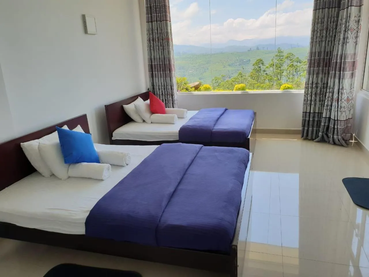 Family Room with Balcony in Daynish Rock Bungalow