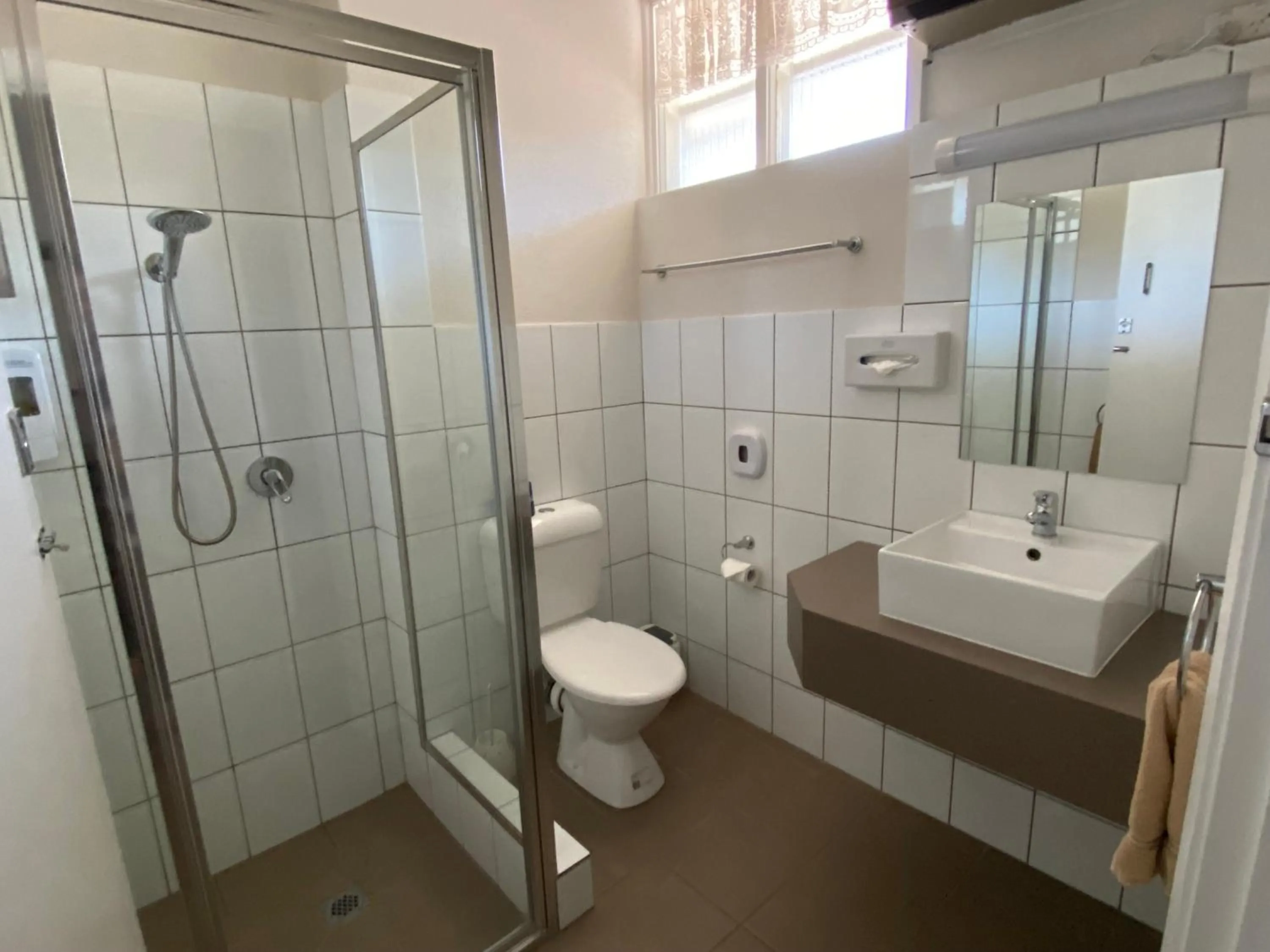 Bathroom in Warrina Inn Wodonga CBD