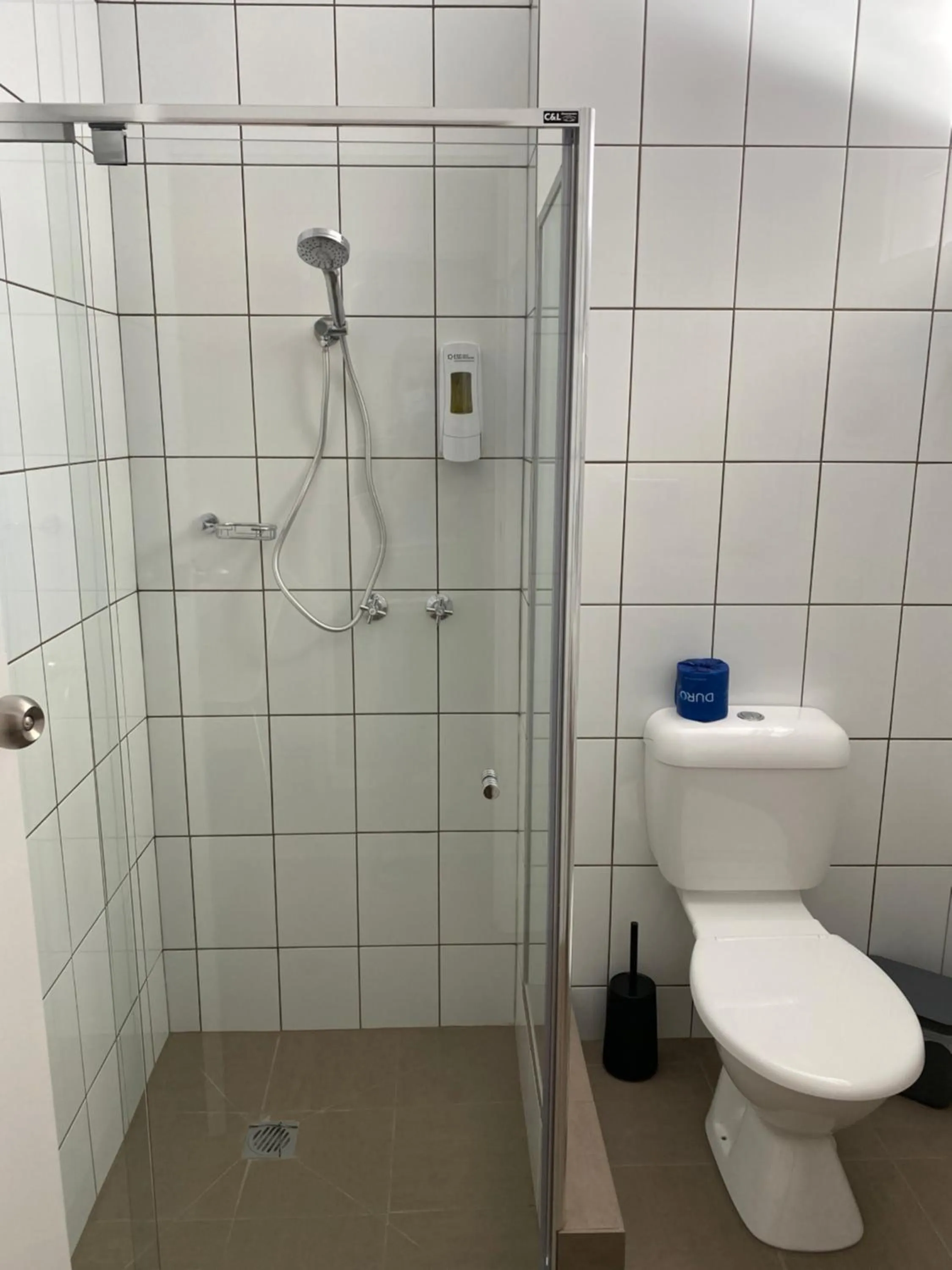 Bathroom in Warrina Inn Wodonga CBD