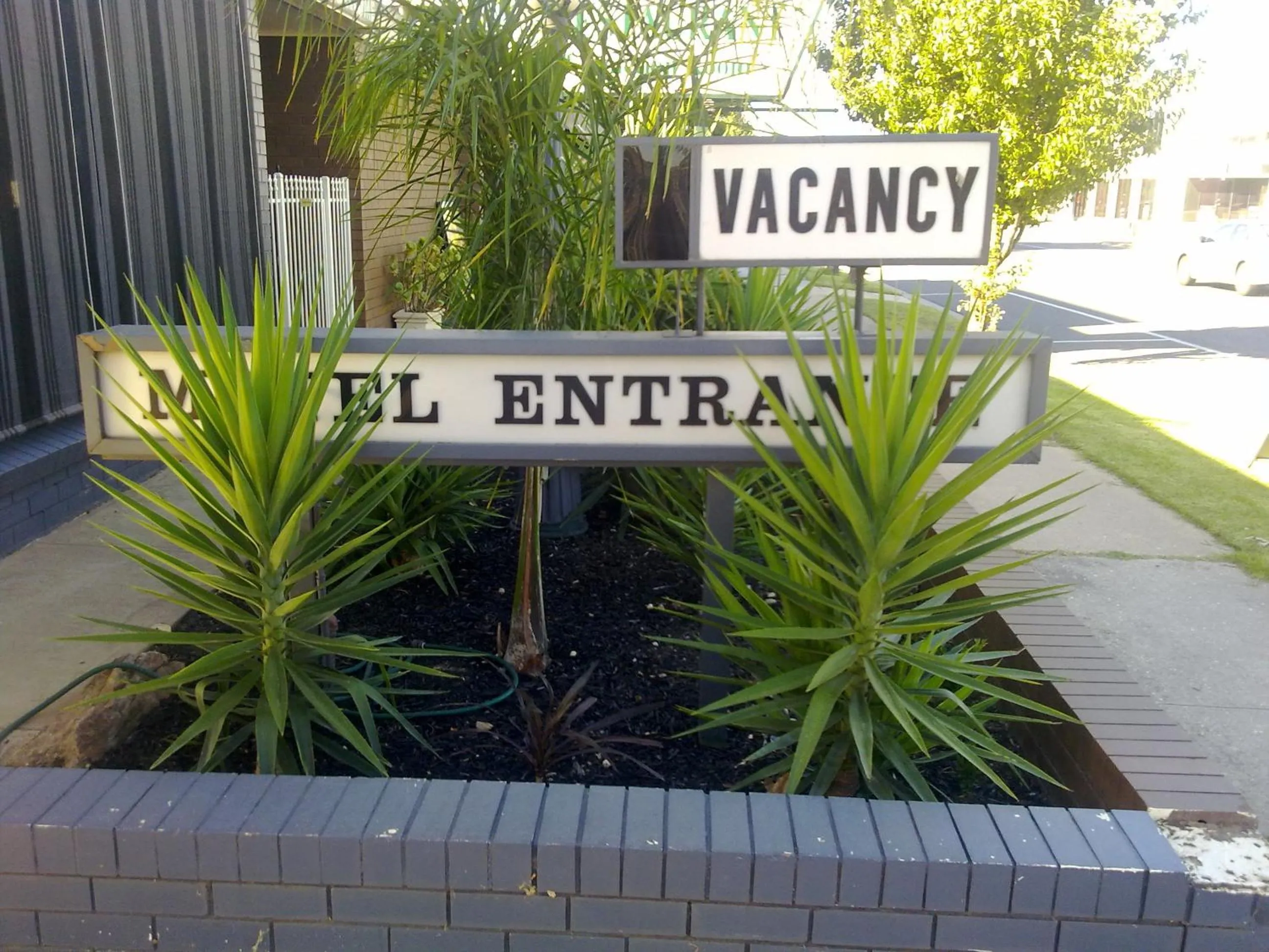 Logo/Certificate/Sign in Warrina Inn Wodonga CBD