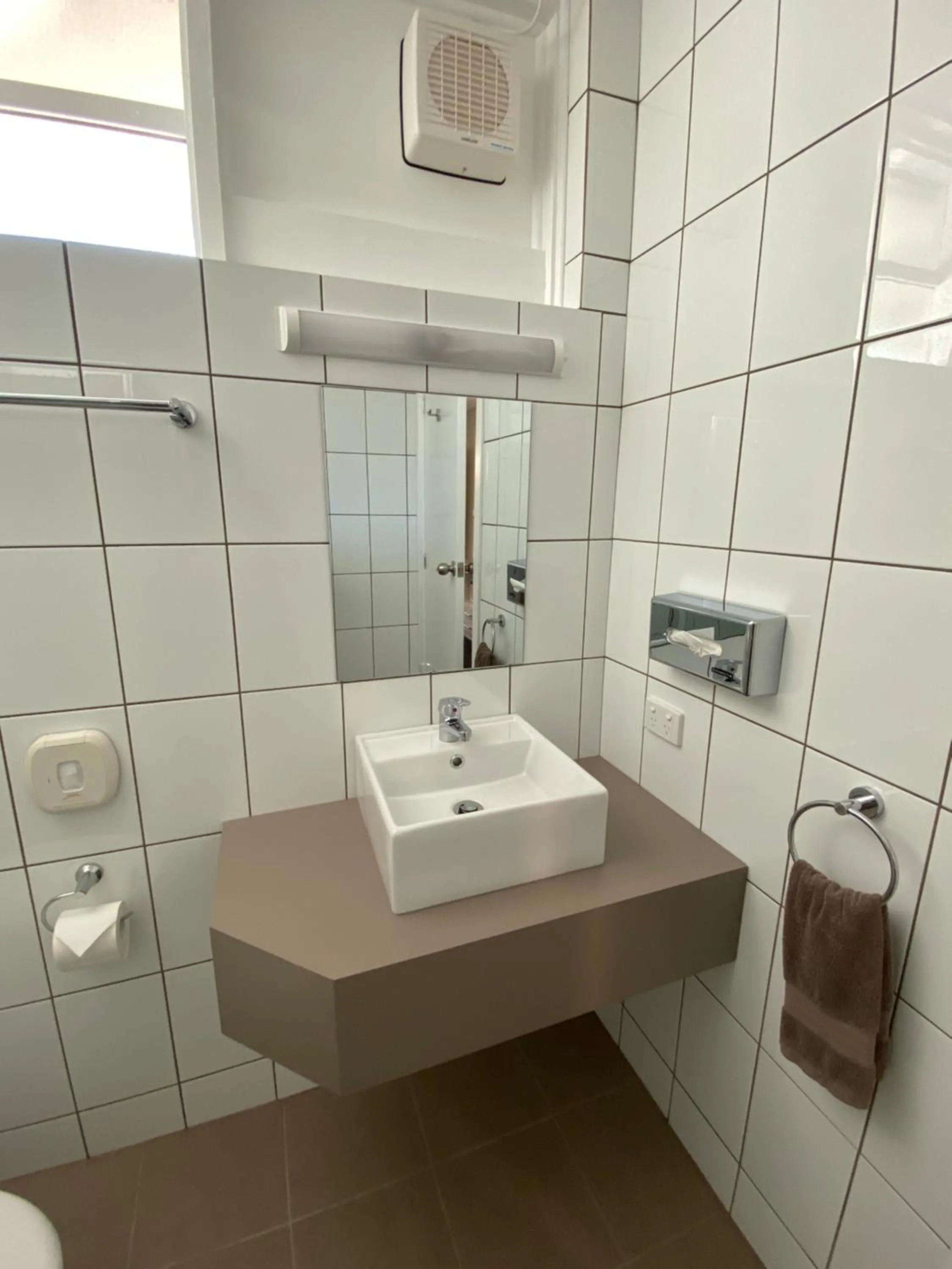 Bathroom in Warrina Inn Wodonga CBD