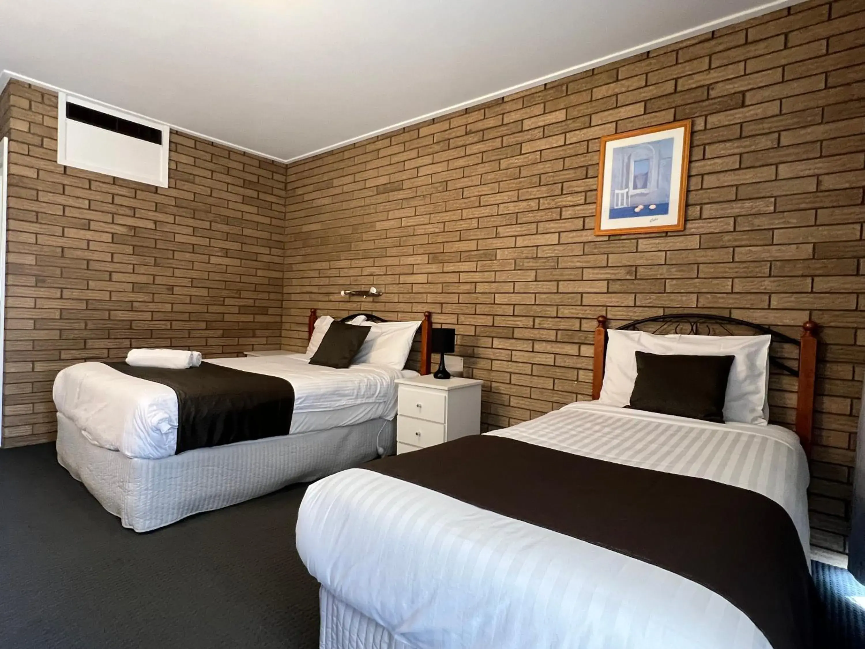 Standard Twin Room in Warrina Inn Wodonga CBD Standard Twin Room in Warrina Inn Wodonga CBD