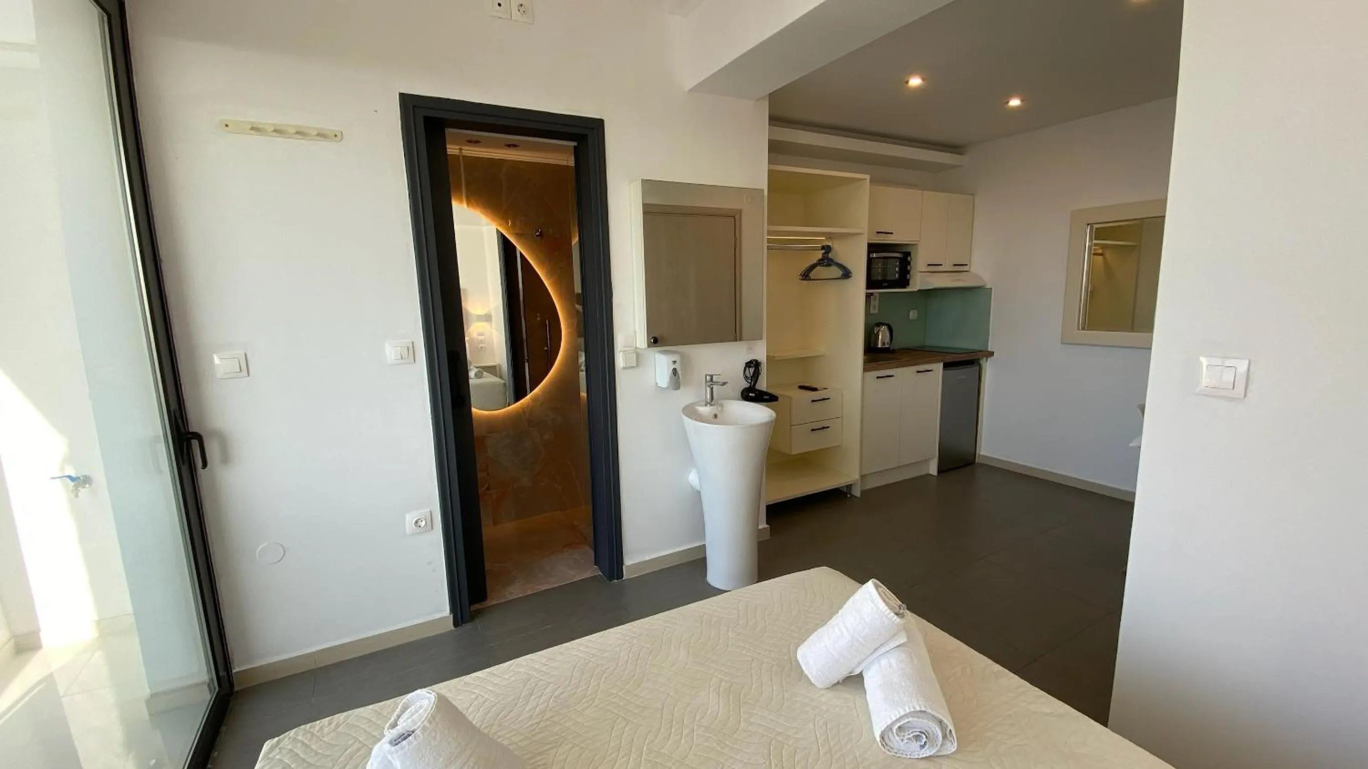 Photo of the whole room, Bed in Rethymno Hills Apartments