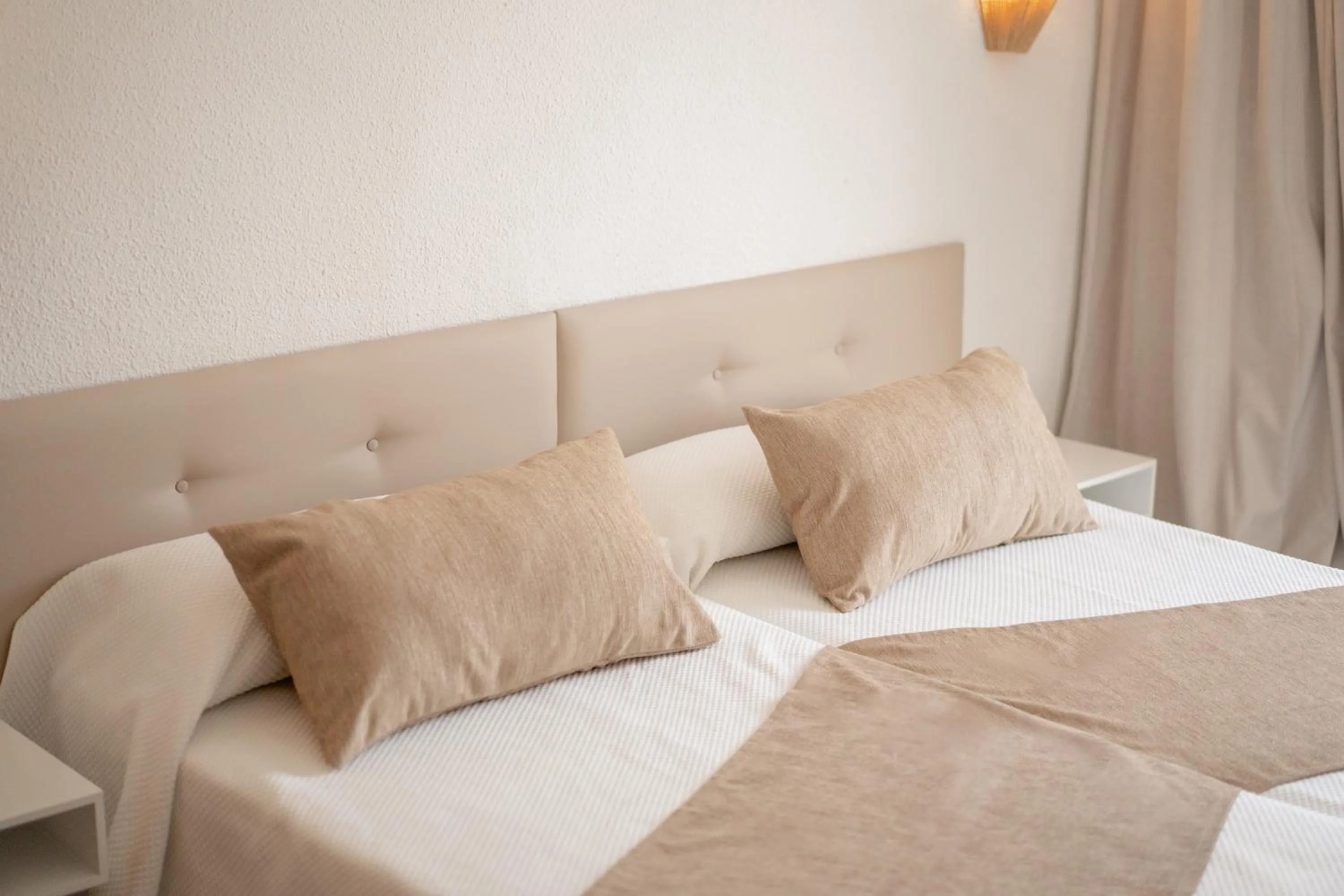 Bed in Hotel BH Los Ángeles