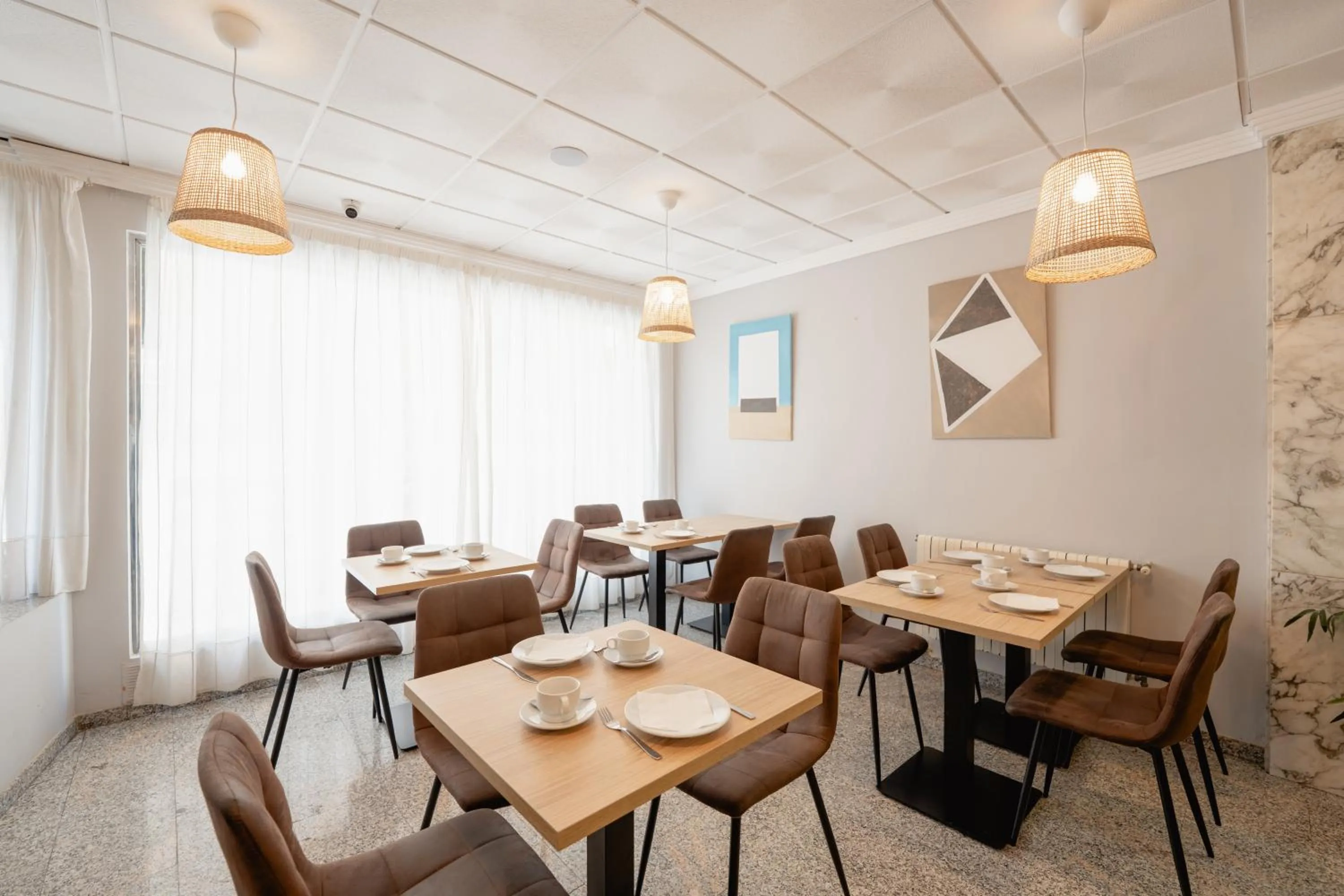 Restaurant/places to eat in Hotel BH Los Ángeles