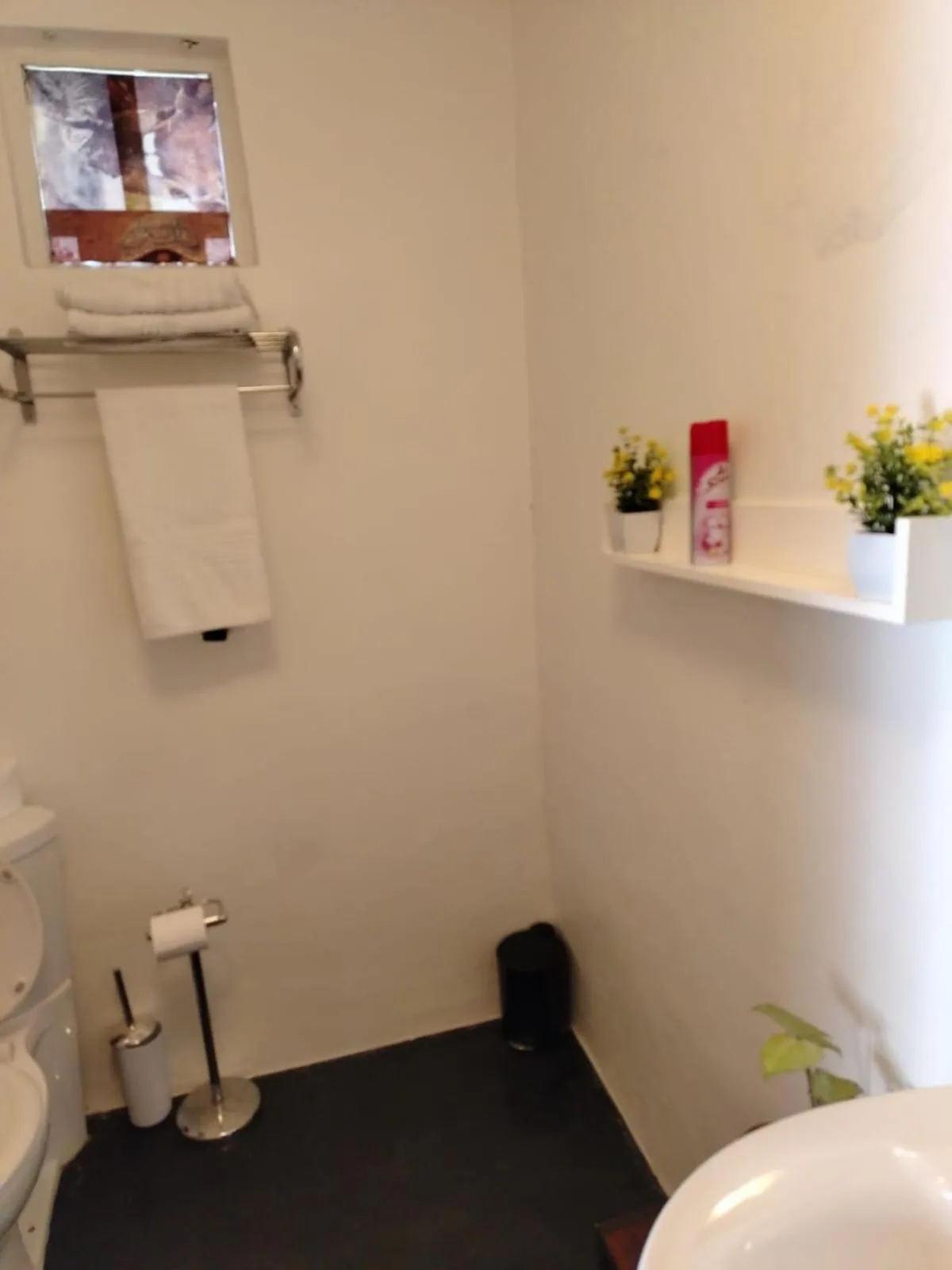 Bathroom in 84 on Fourth Guest House