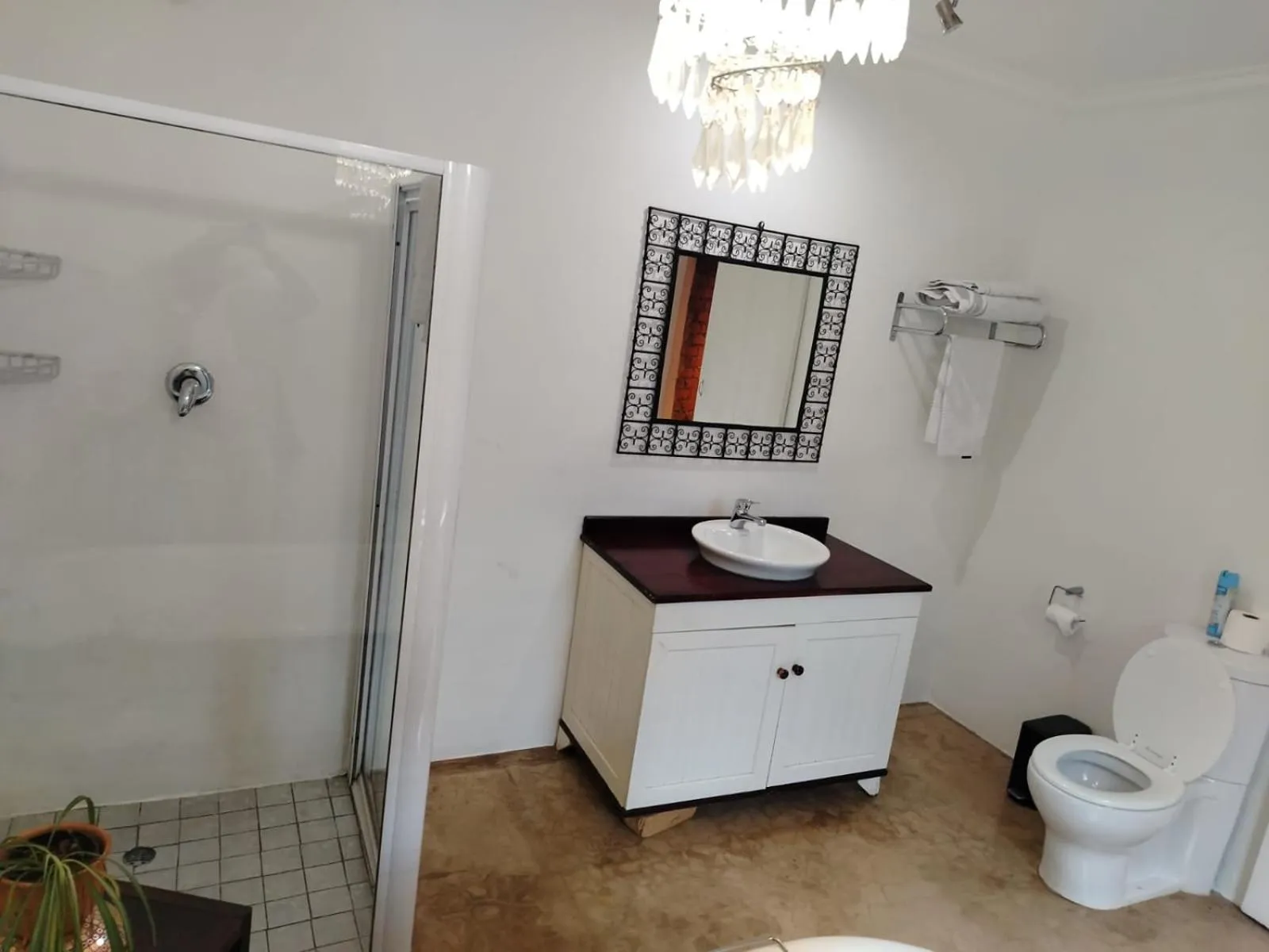 Bathroom in 84 on Fourth Guest House