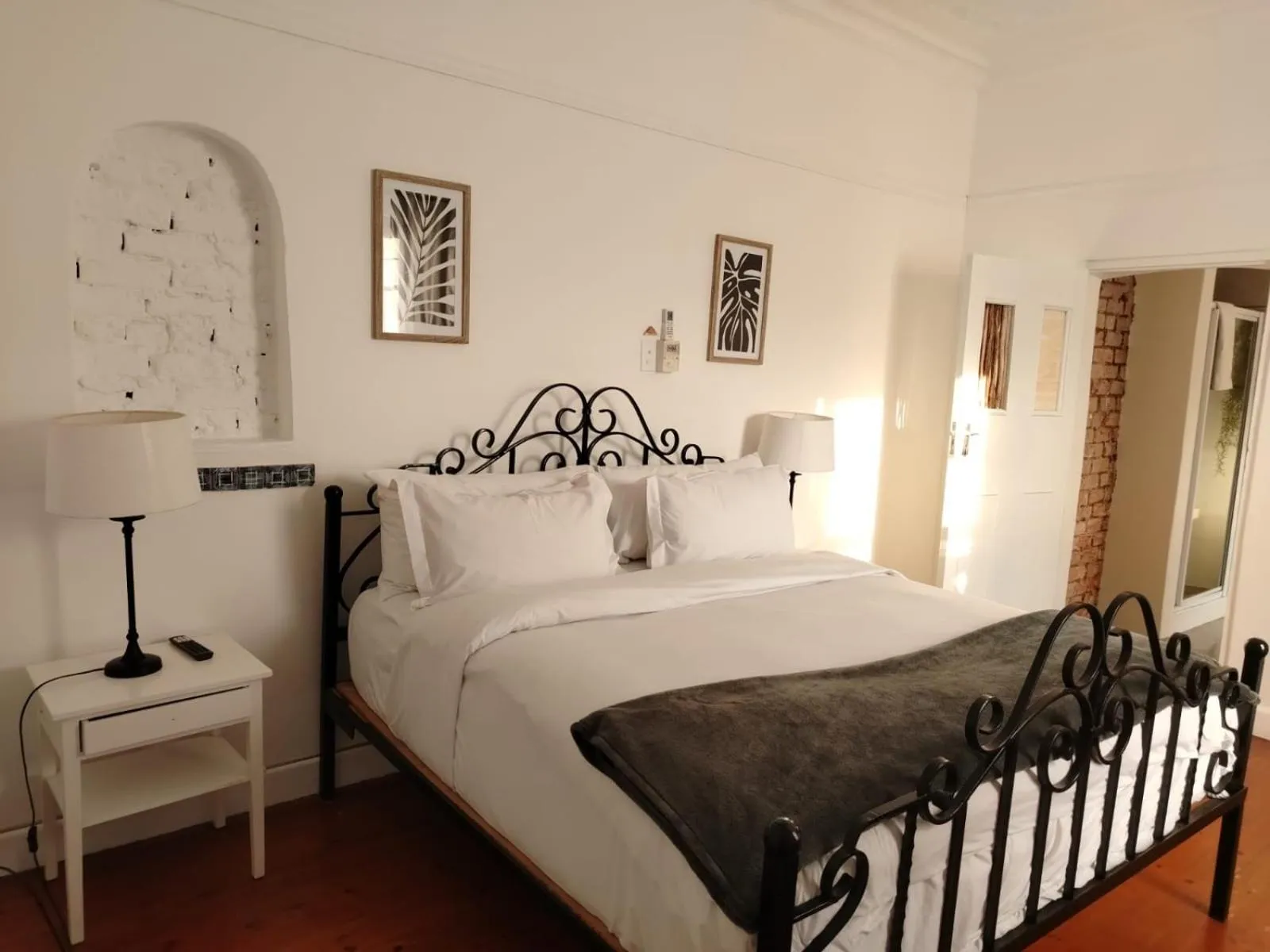 Photo of the whole room, Bed in 84 on Fourth Guest House