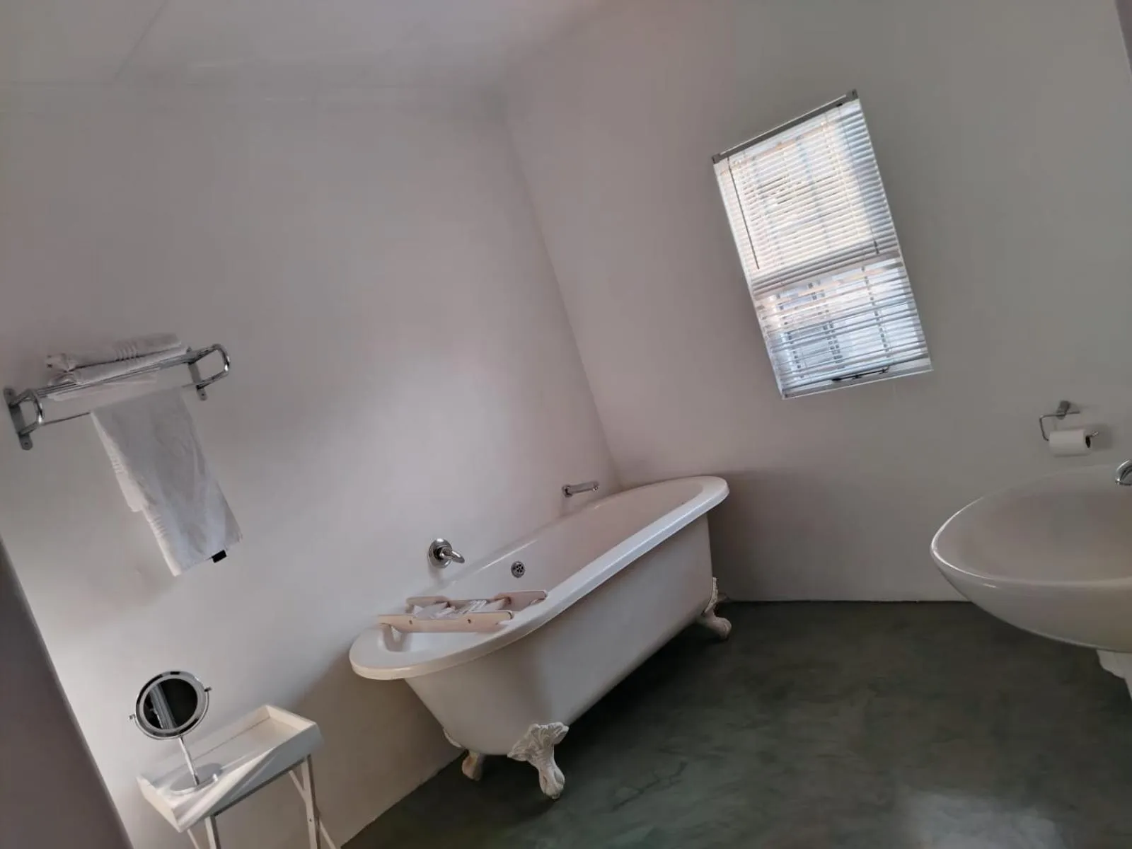 Bathroom in 84 on Fourth Guest House