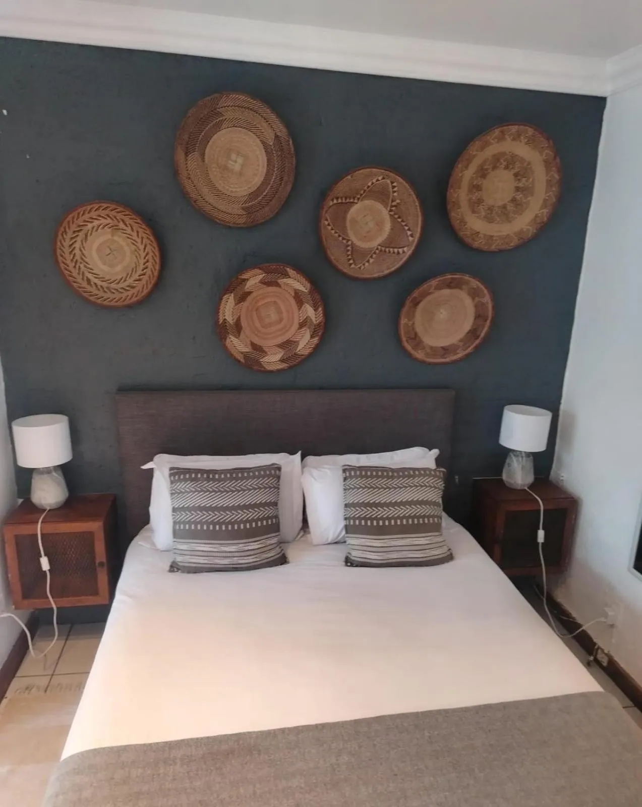 Photo of the whole room, Bed in 84 on Fourth Guest House