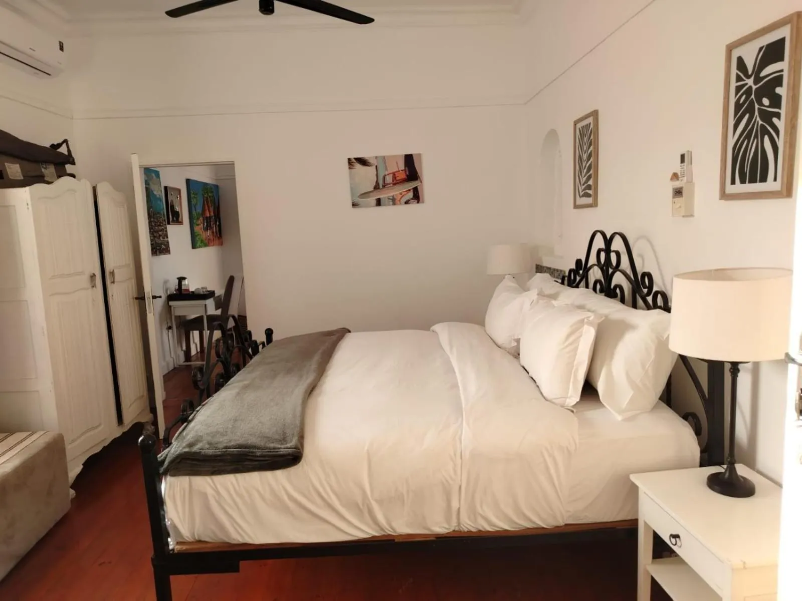 Photo of the whole room, Bed in 84 on Fourth Guest House