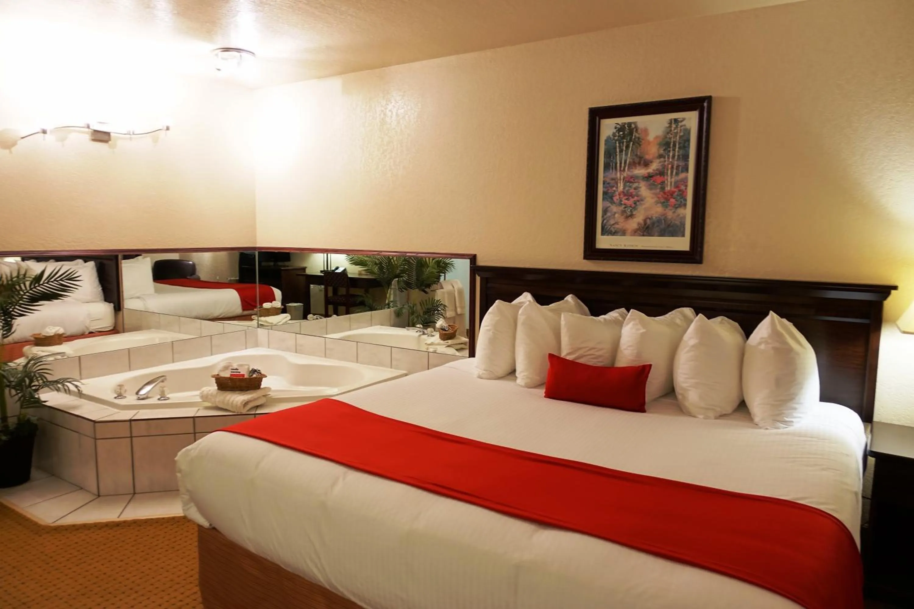 Photo of the whole room, Bed in Gold Circle Inn
