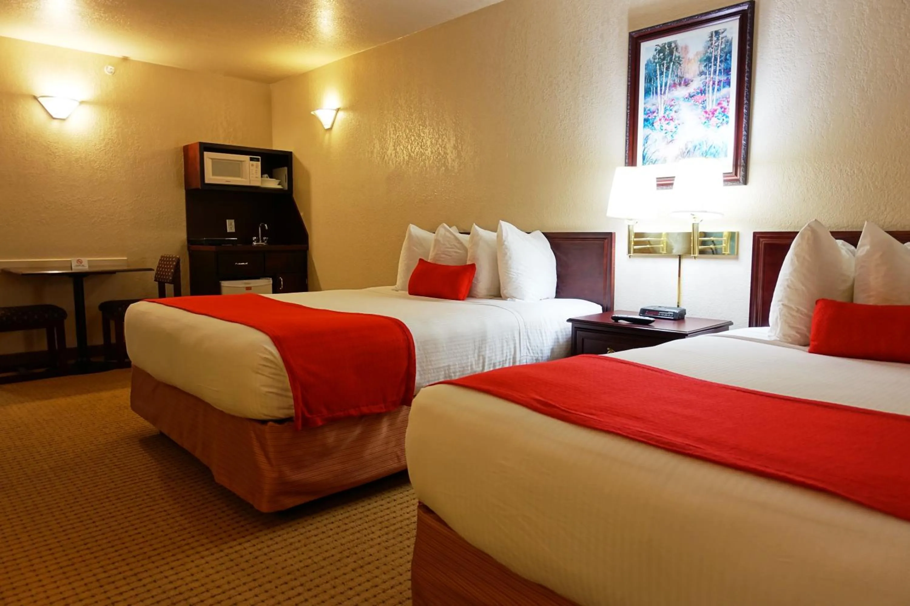 Photo of the whole room, Bed in Gold Circle Inn