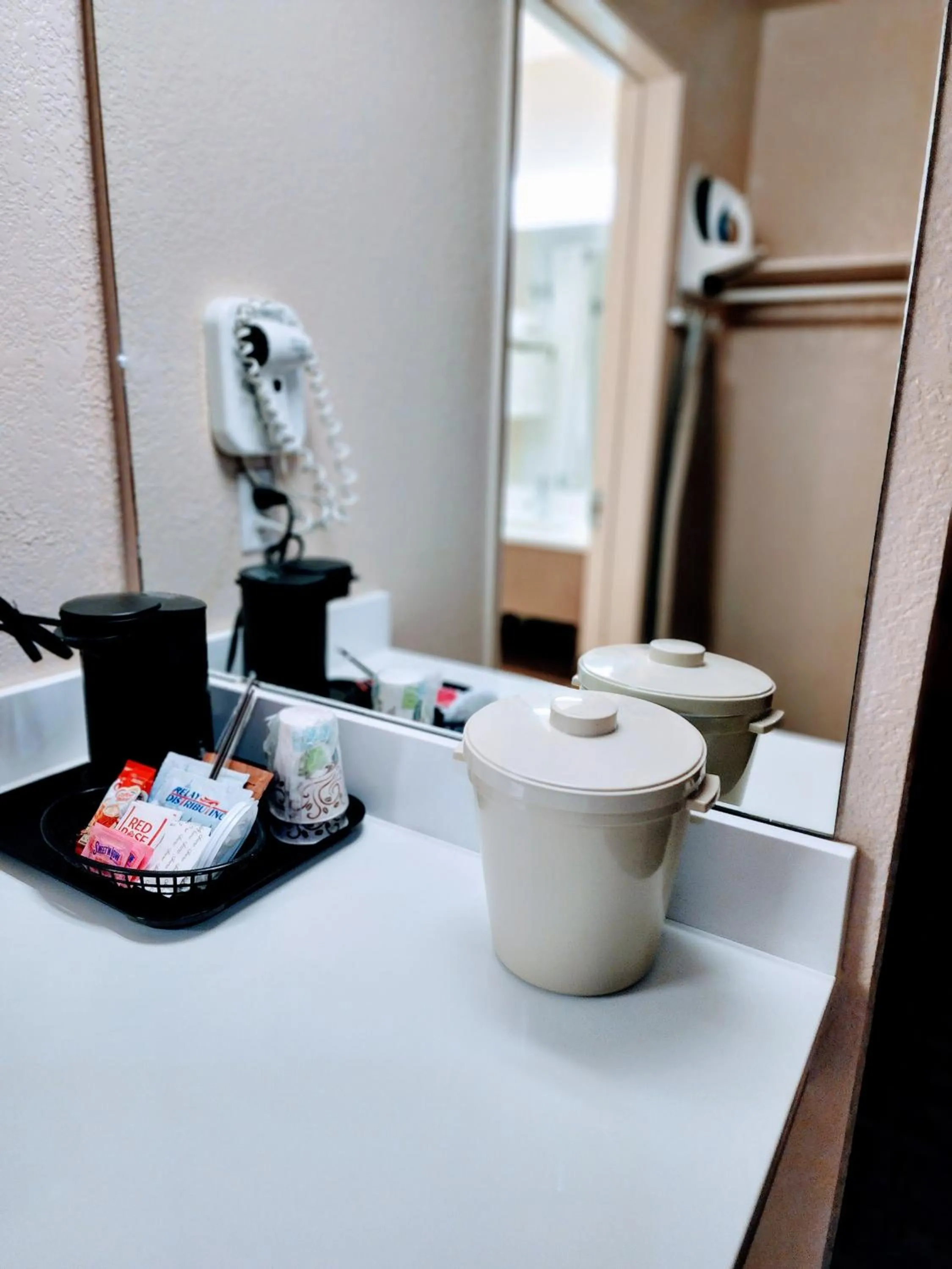Coffee/tea facilities in Gold Circle Inn