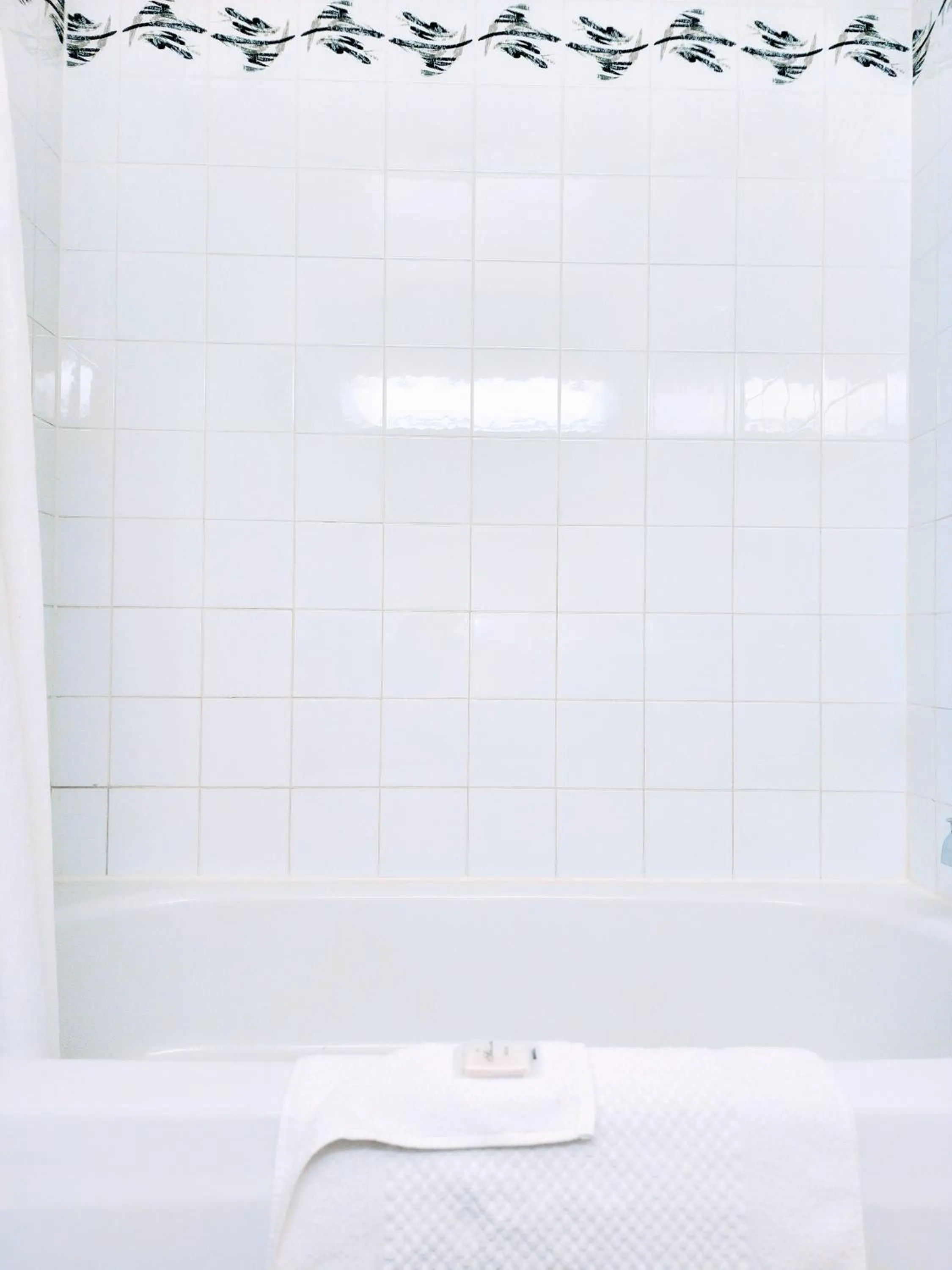 Bathroom, Bed in Gold Circle Inn