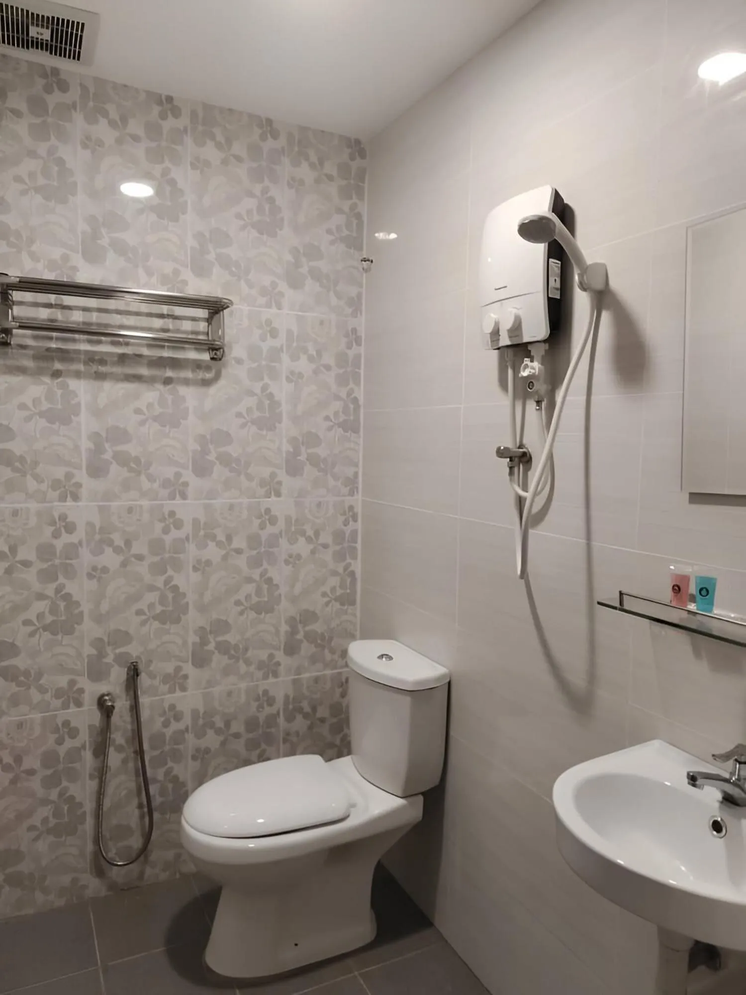 CMN Hotel & Homestay