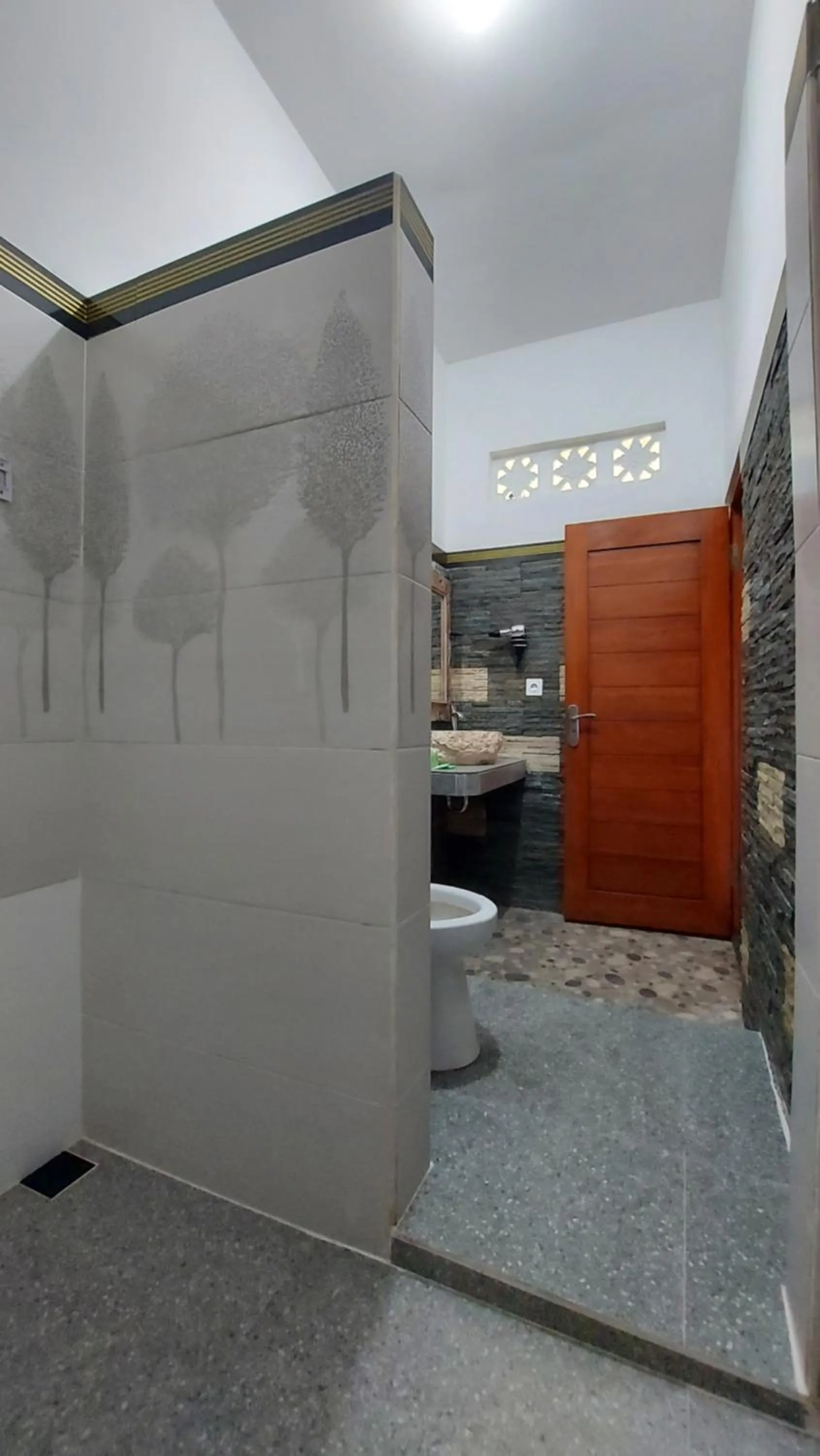 Shower in Hotel Shri Ganesh