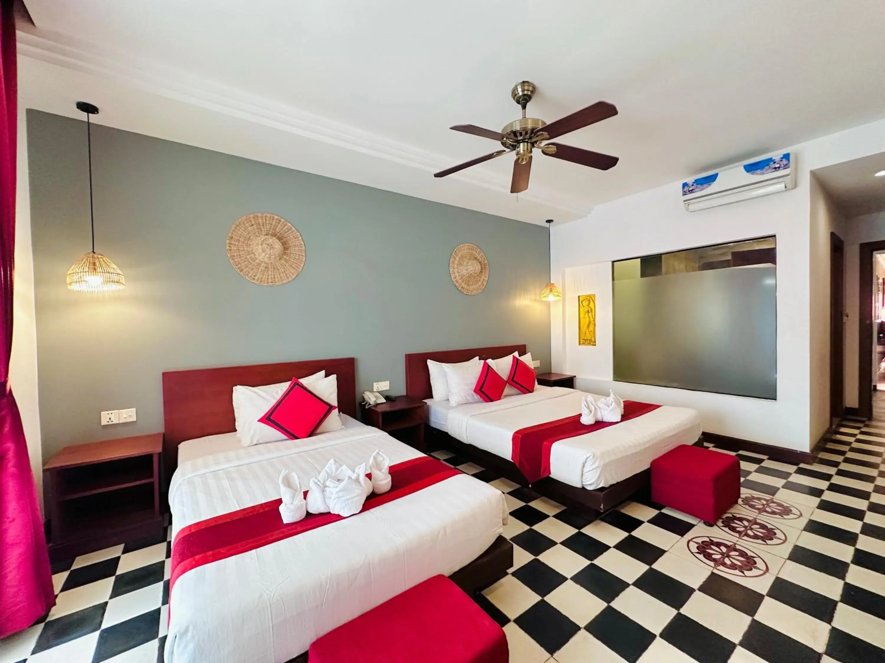 Guests, Bed in Mekong Angkor Palace Inn Guests, Bed in Mekong Angkor Palace Inn