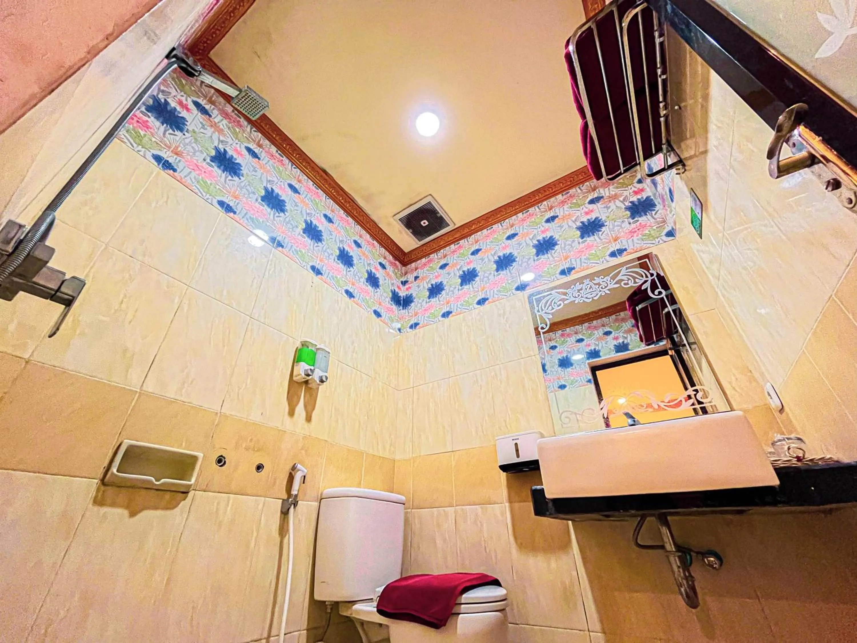 Bathroom in Zamzam Hotel and Convention Batu Powered By Archipelago