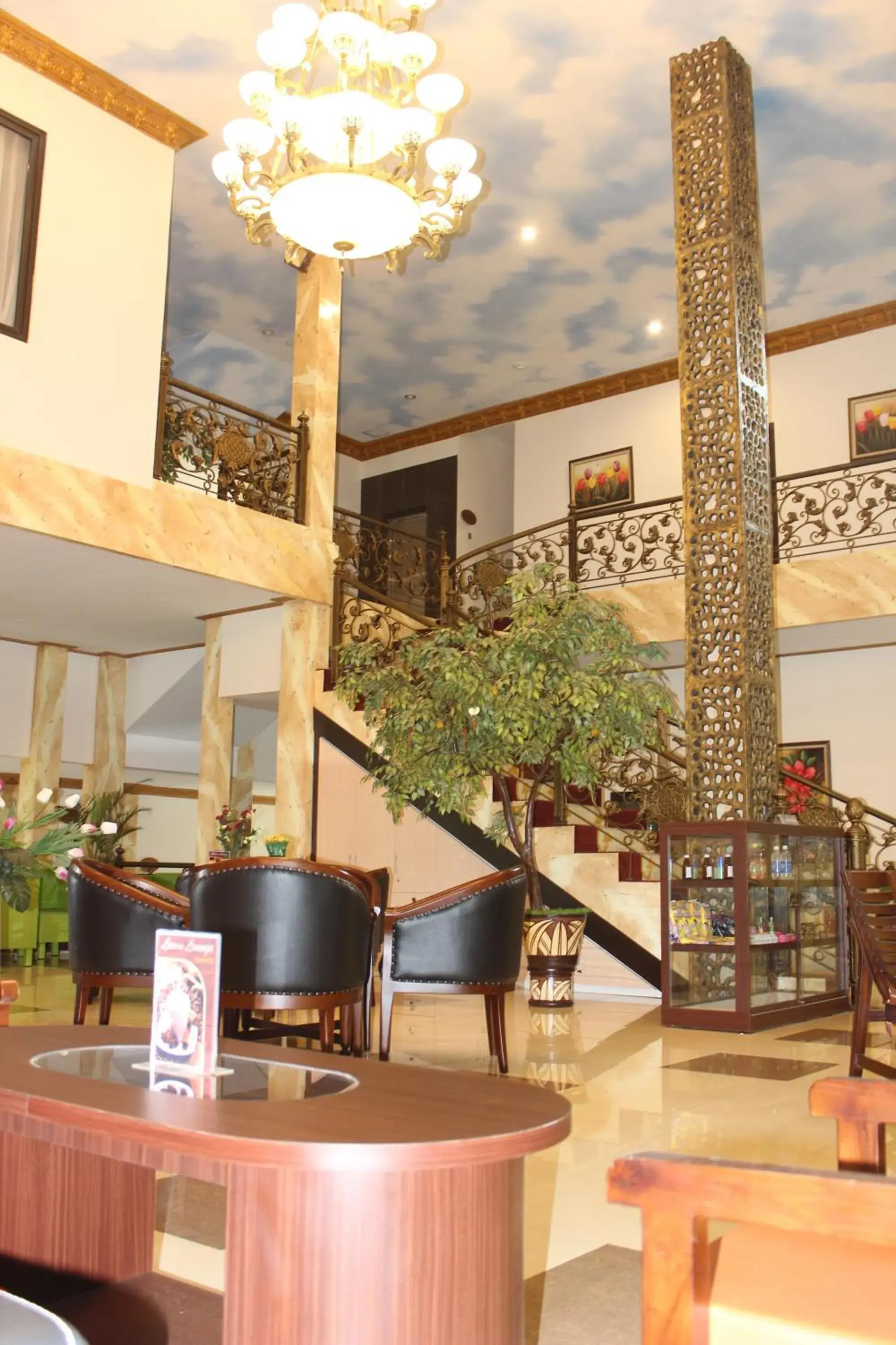 Lounge or bar in Zamzam Hotel and Convention Batu Powered By Archipelago Lounge or bar in Zamzam Hotel and Convention Batu Powered By Archipelago