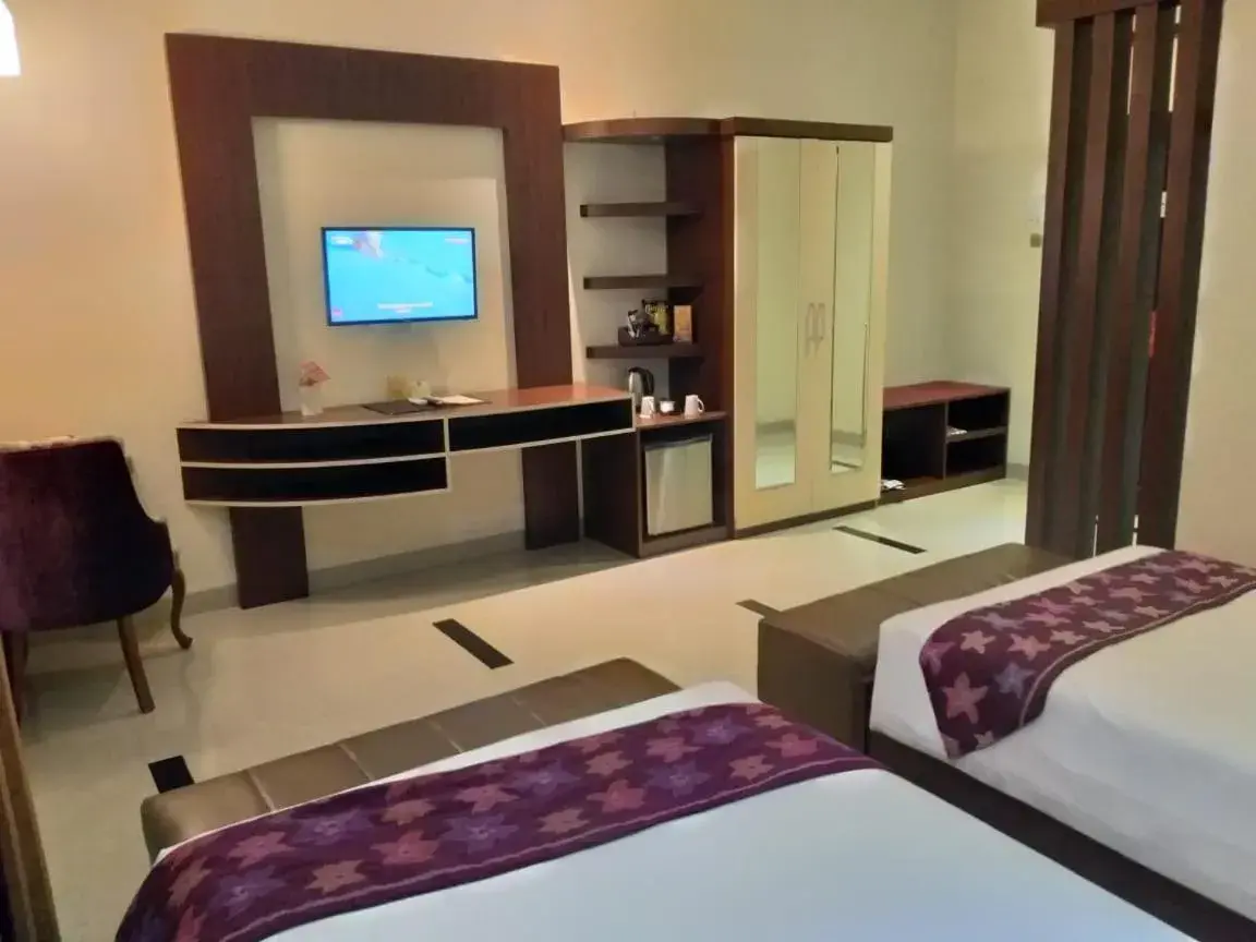 Deluxe Family Room in Zamzam Hotel and Convention Batu Powered By Archipelago Deluxe Family Room in Zamzam Hotel and Convention Batu Powered By Archipelago