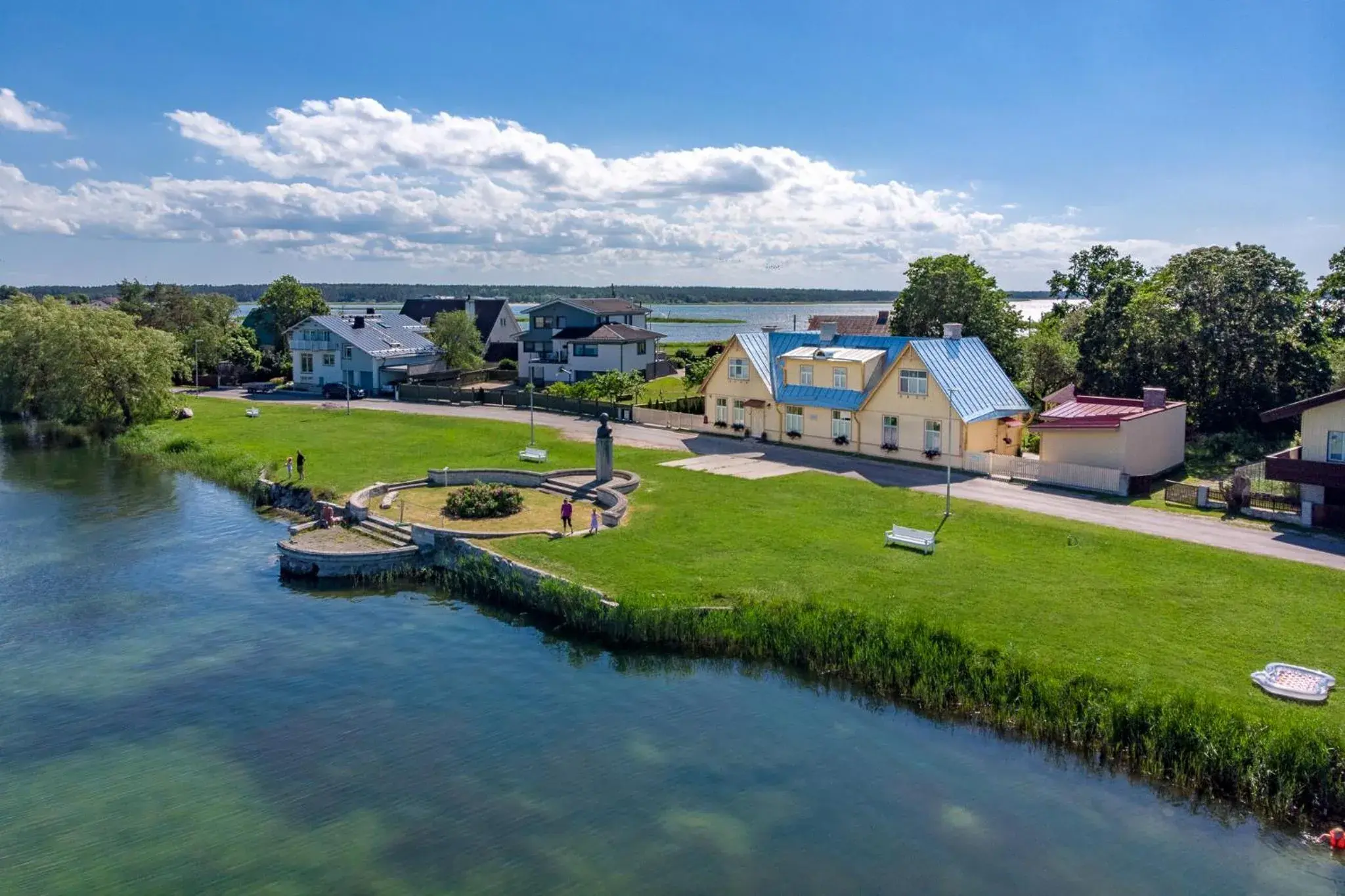 Two-Bedroom Apartment with Lake View in Villa Marienholm Two-Bedroom Apartment with Lake View in Villa Marienholm